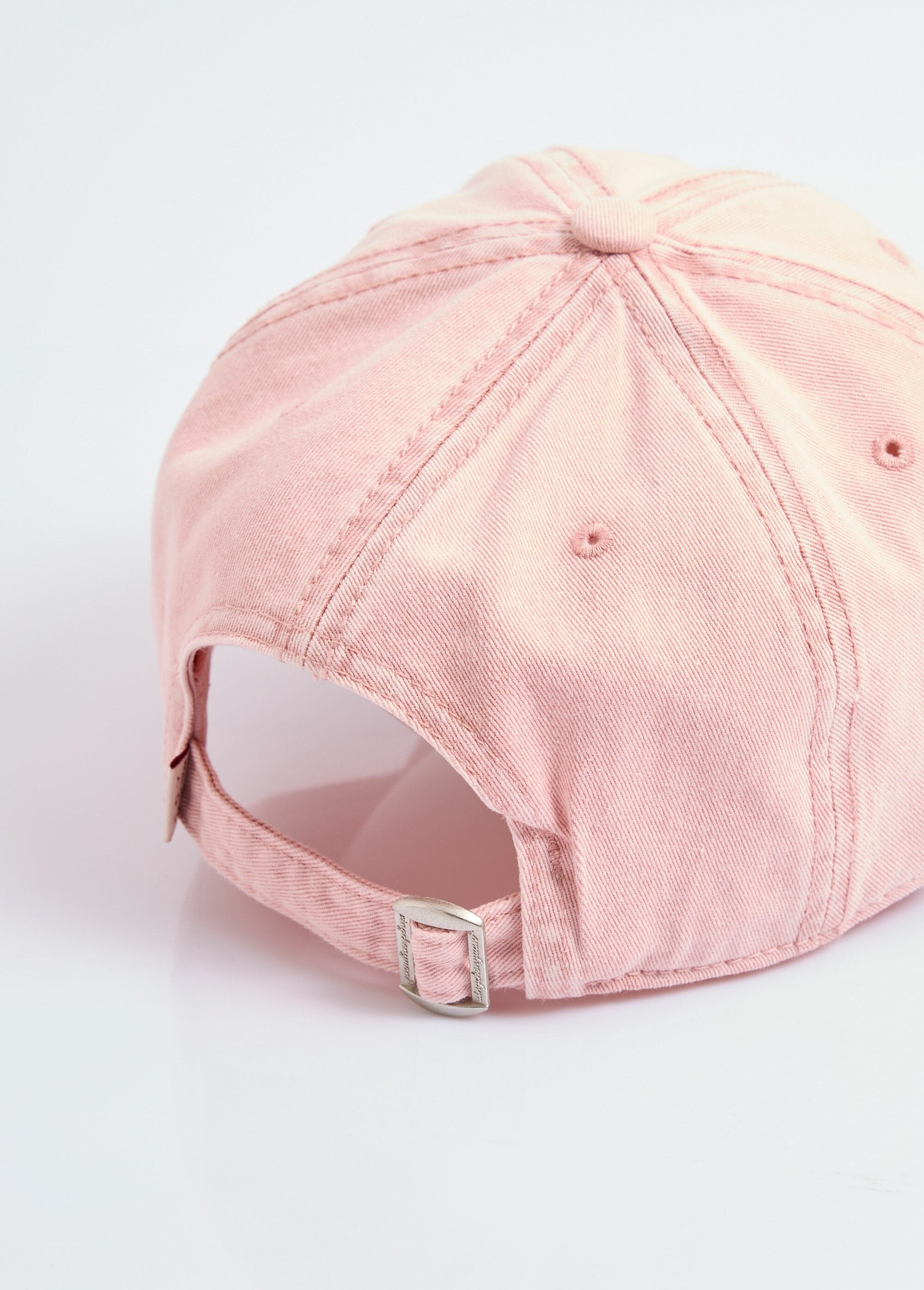 Casquette_fantaisie_avec_broderie_coeur_Rose_DE1_slim