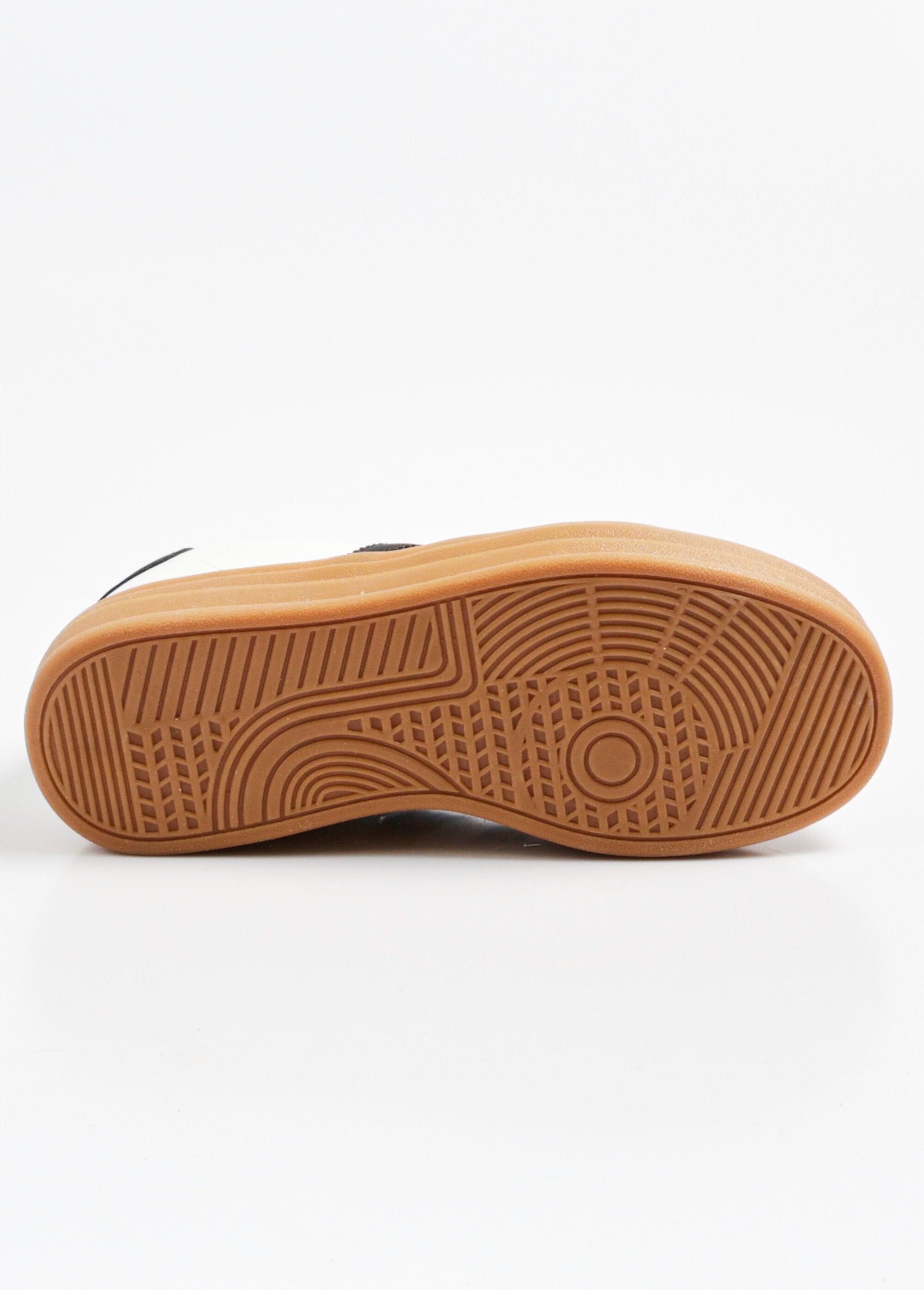 Two-tone_retro-style_suede_sneakers_White_UN1_slim