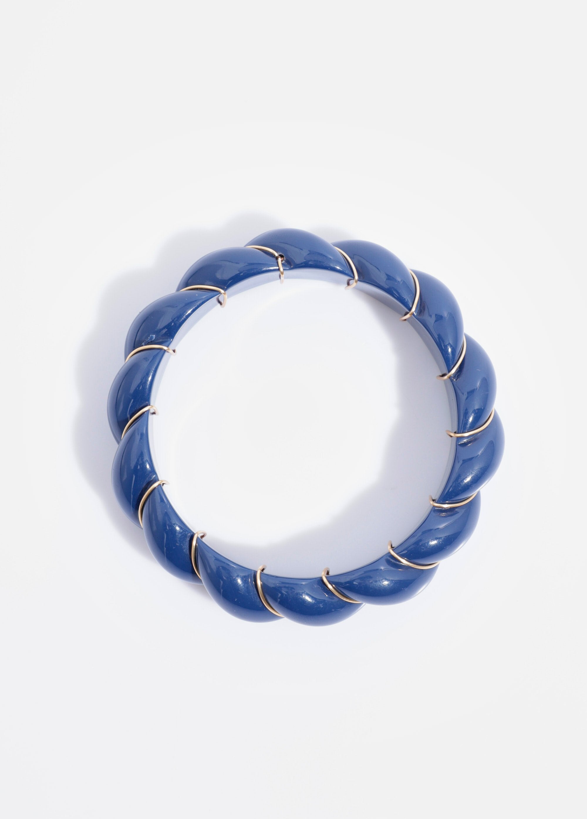 Resin_bead_bracelet_with_gold_details_Golden_DE1_slim