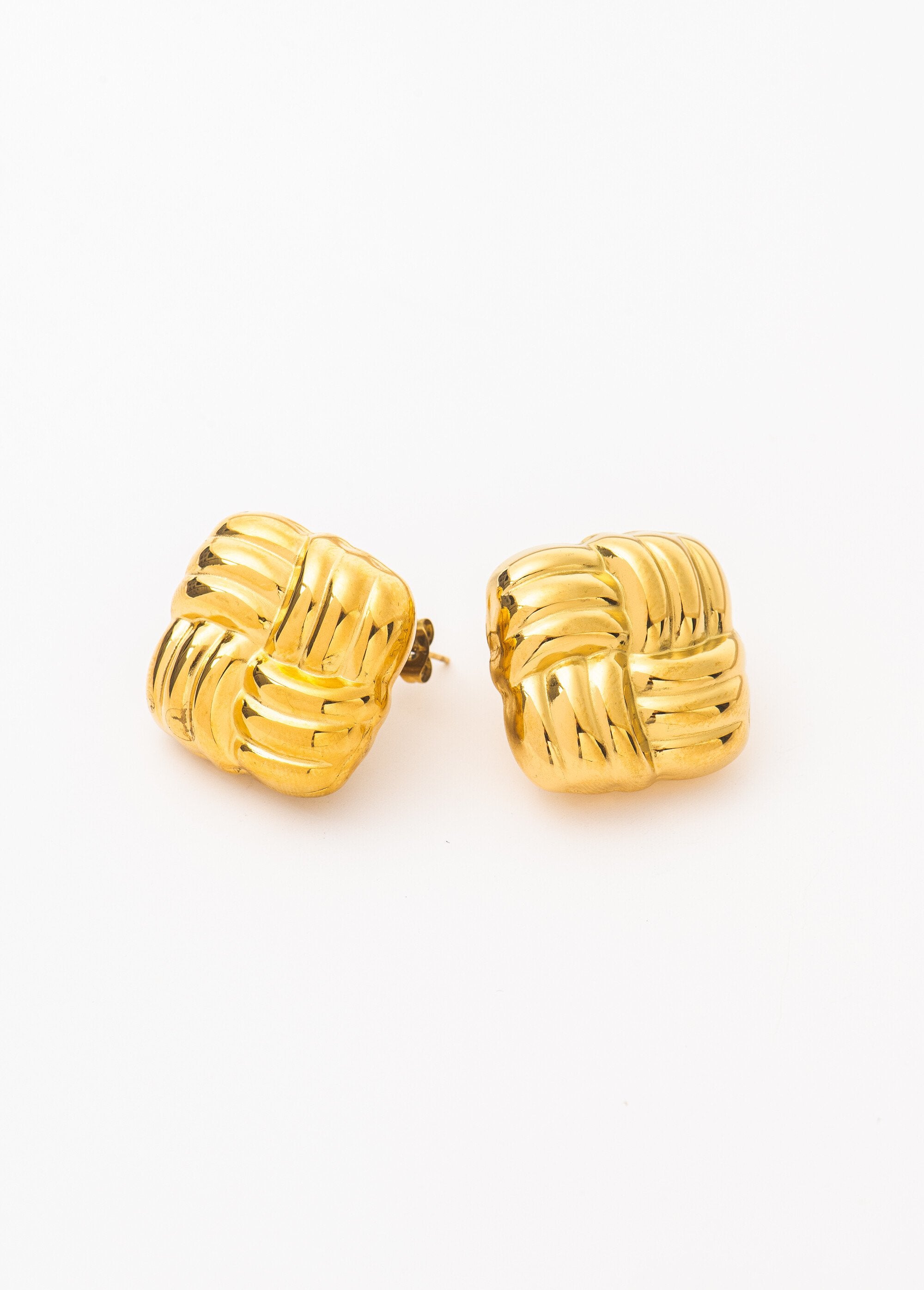 Square_twisted_earrings_Golden_DE1_slim