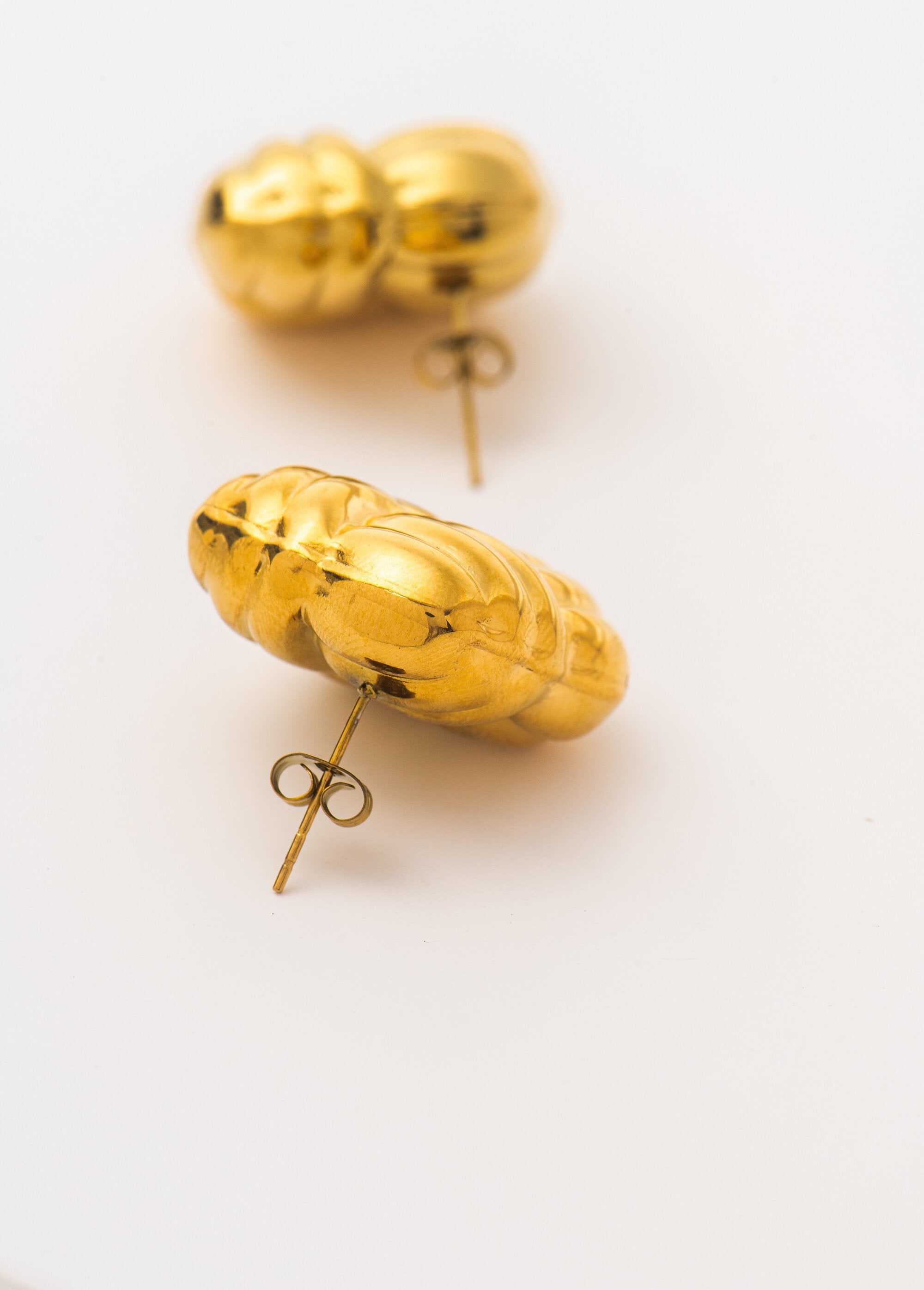 Square_twisted_earrings_Golden_DE2_slim