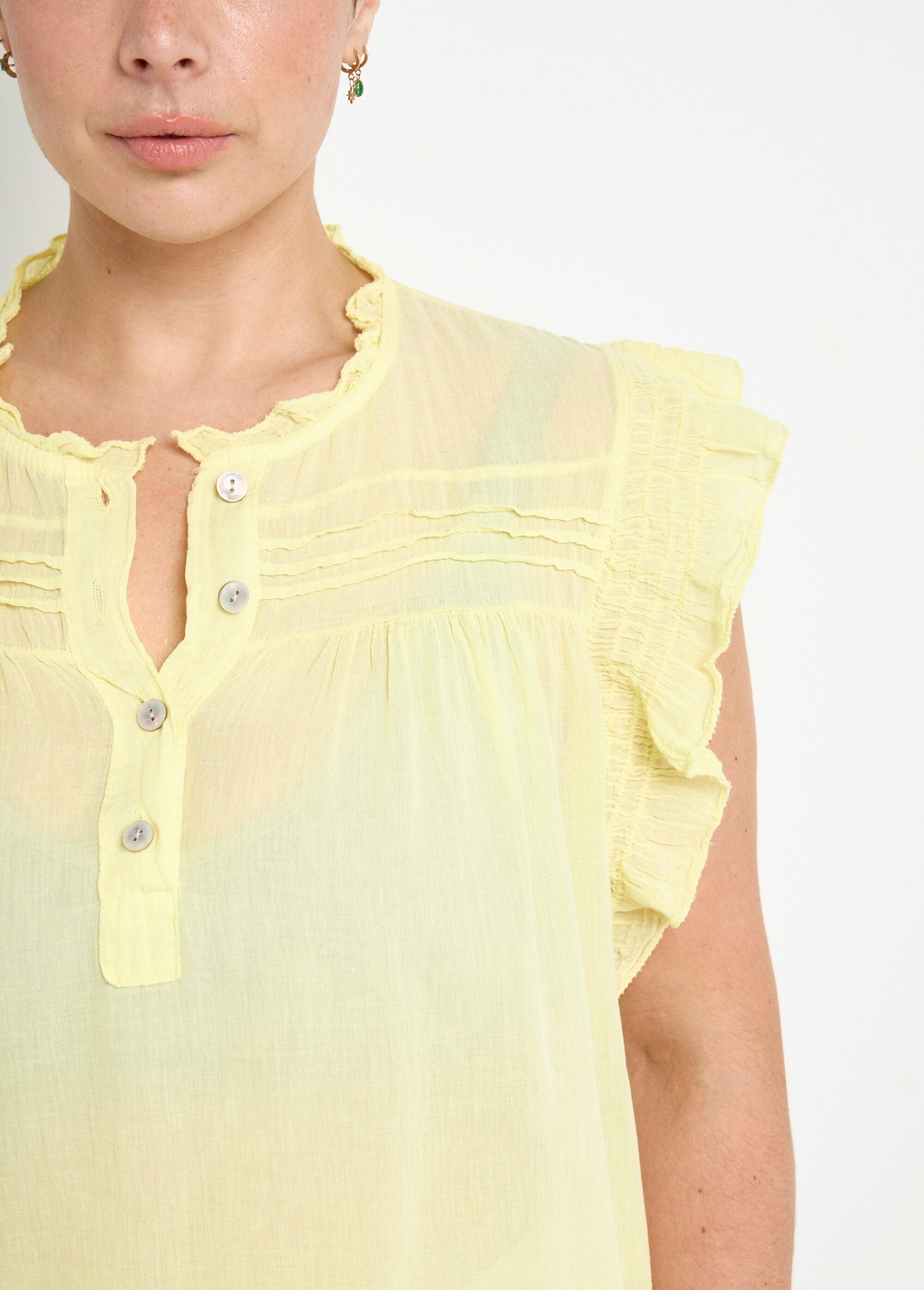 Sleeveless_cotton_voile_blouse_YELLOW_DE1_curvy