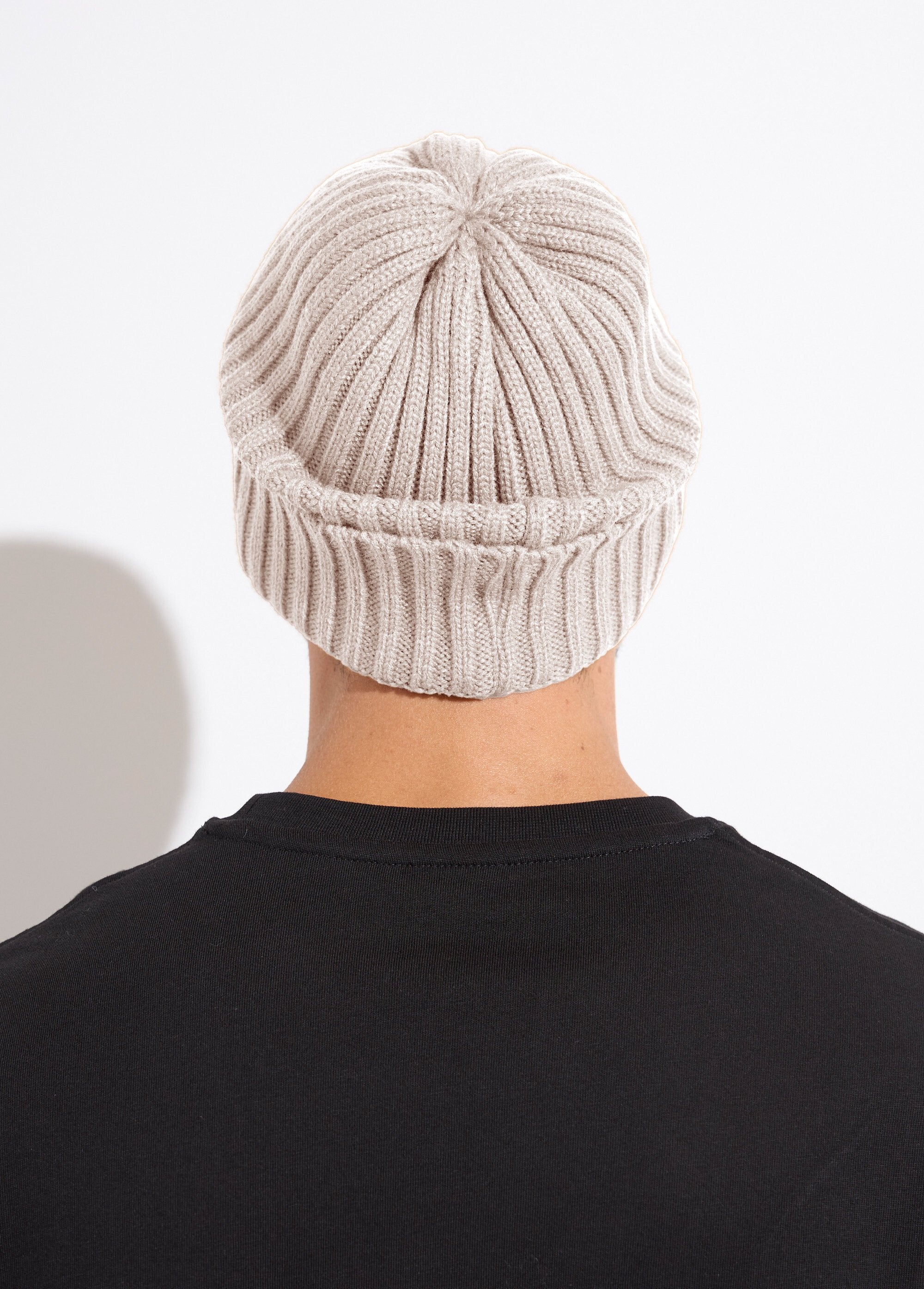 Ribbed_knit_hat_with_cuffs_Ecru_DO1_slim