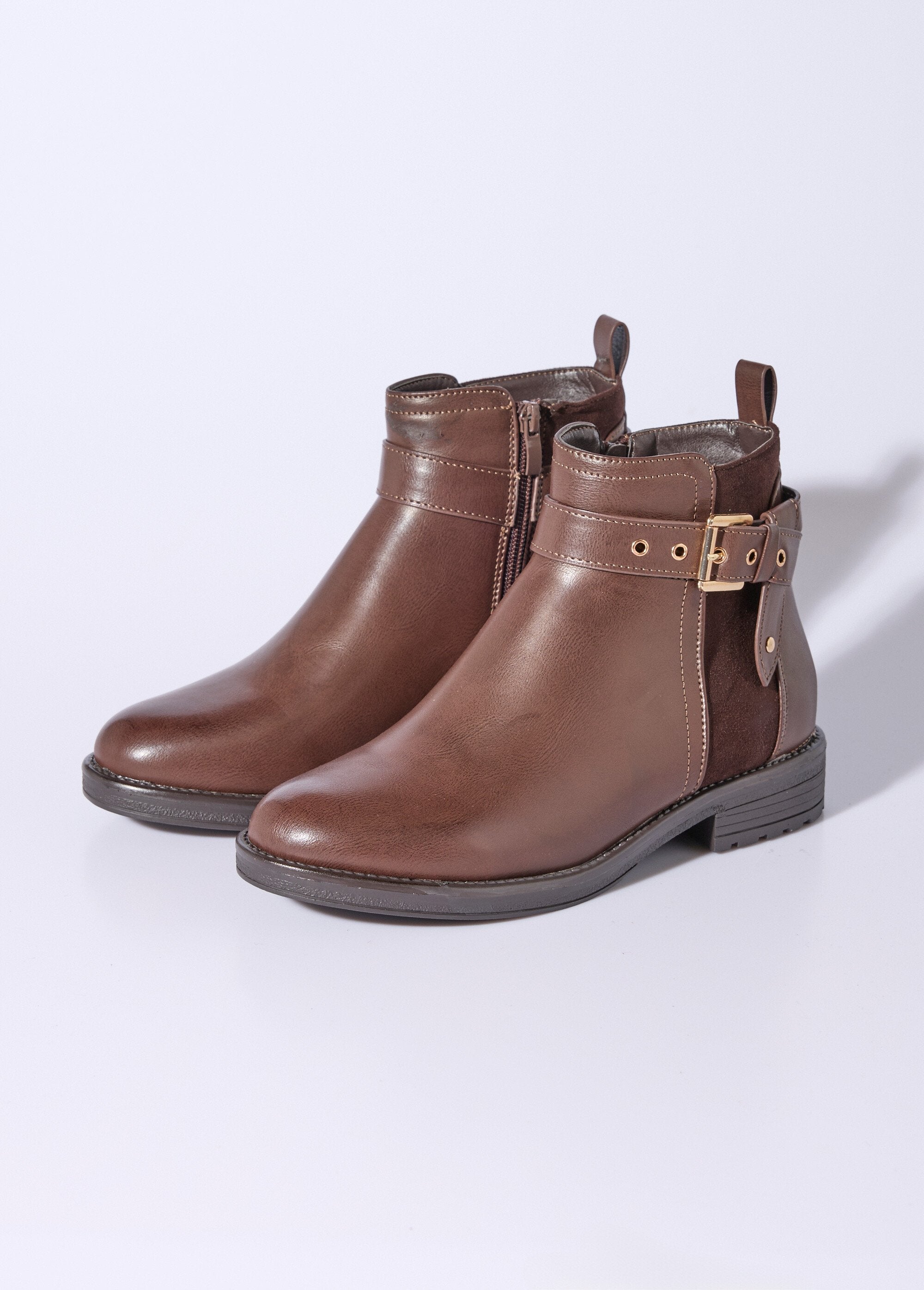 Two-material_boots_with_ankle_strap_Brown_DE1_slim