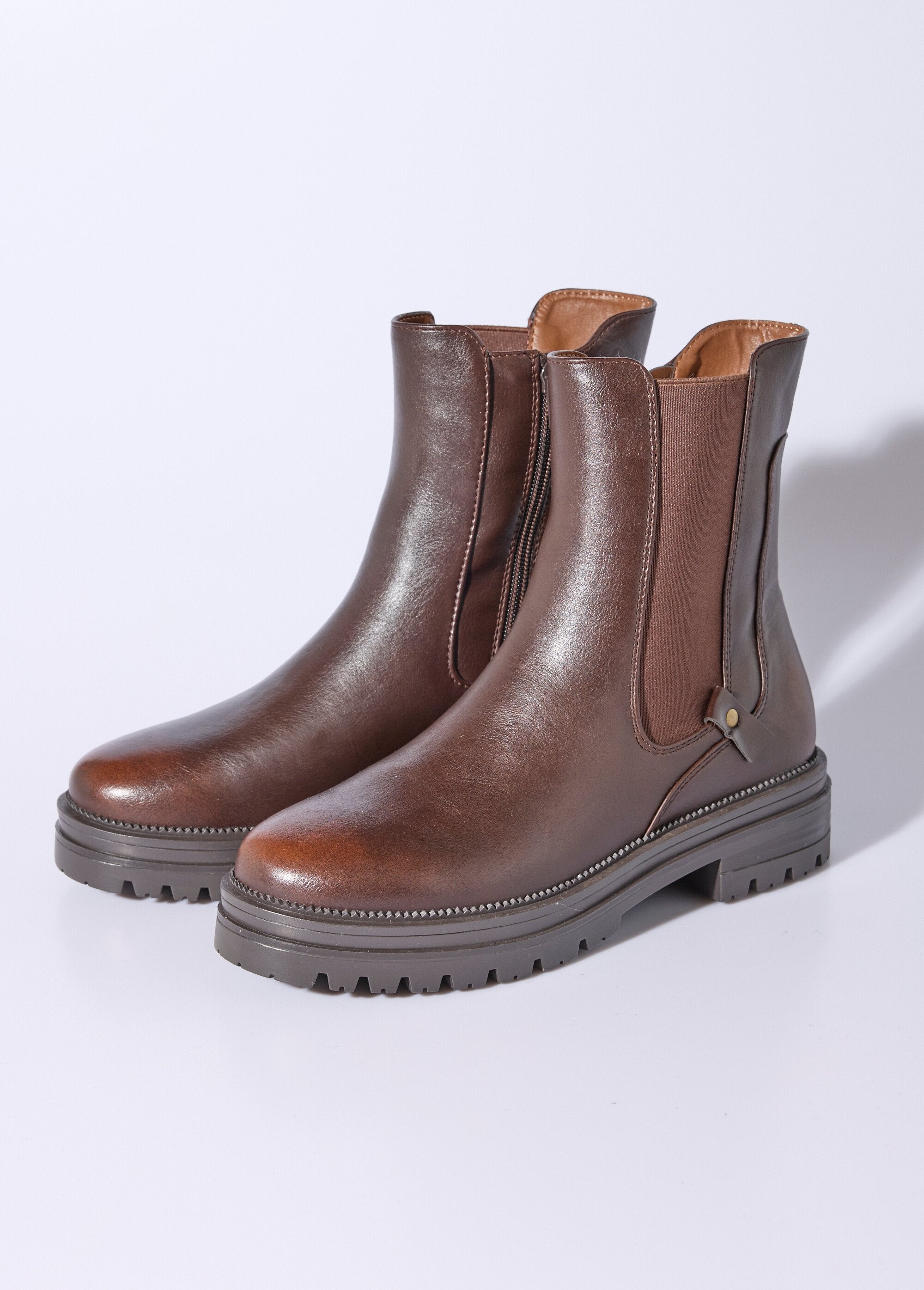 High-top_Chelsea_boots_with_lug_soles_Brown_DE1_slim