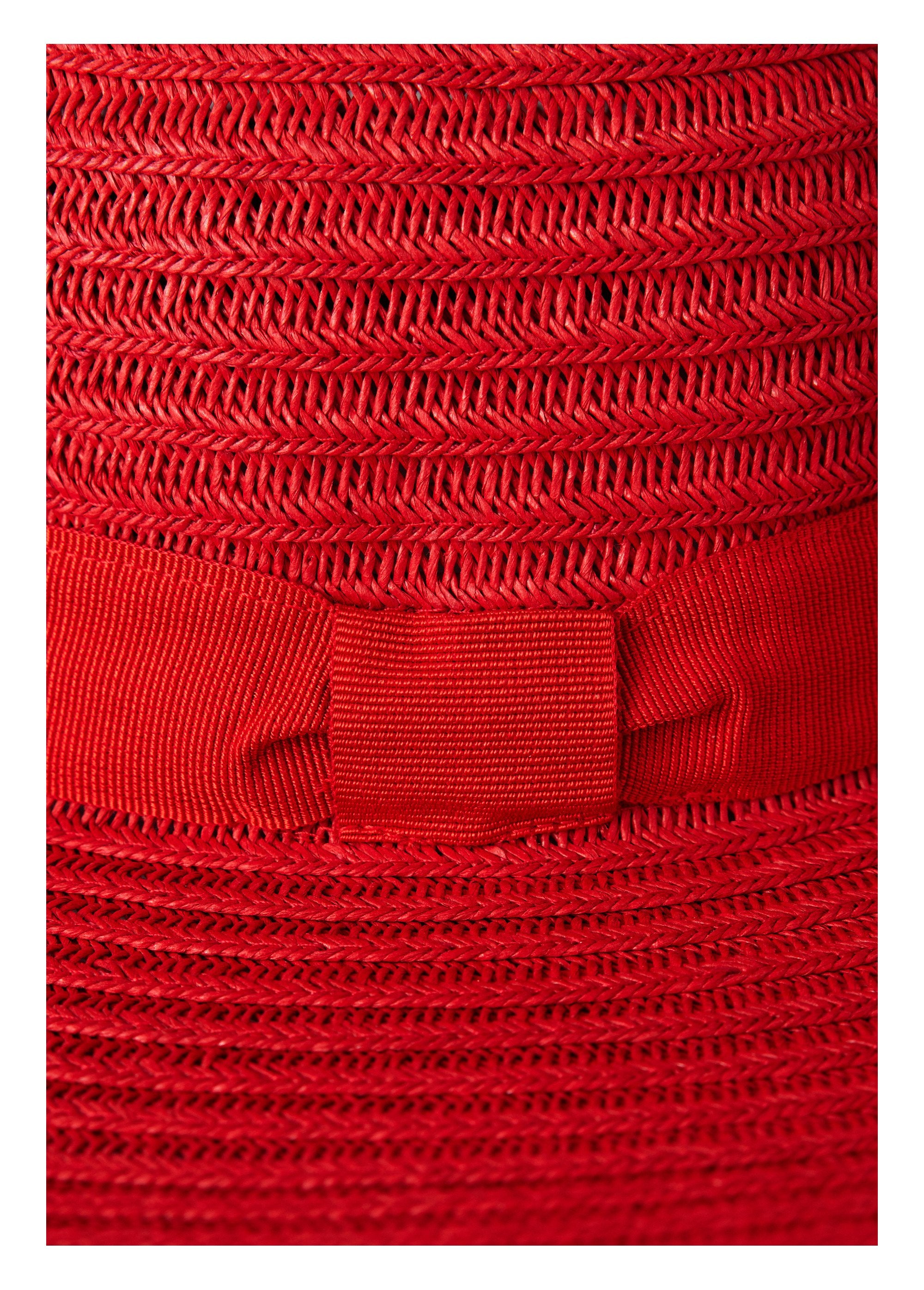 Wide-brimmed_straw_hat_Red_DE2_slim