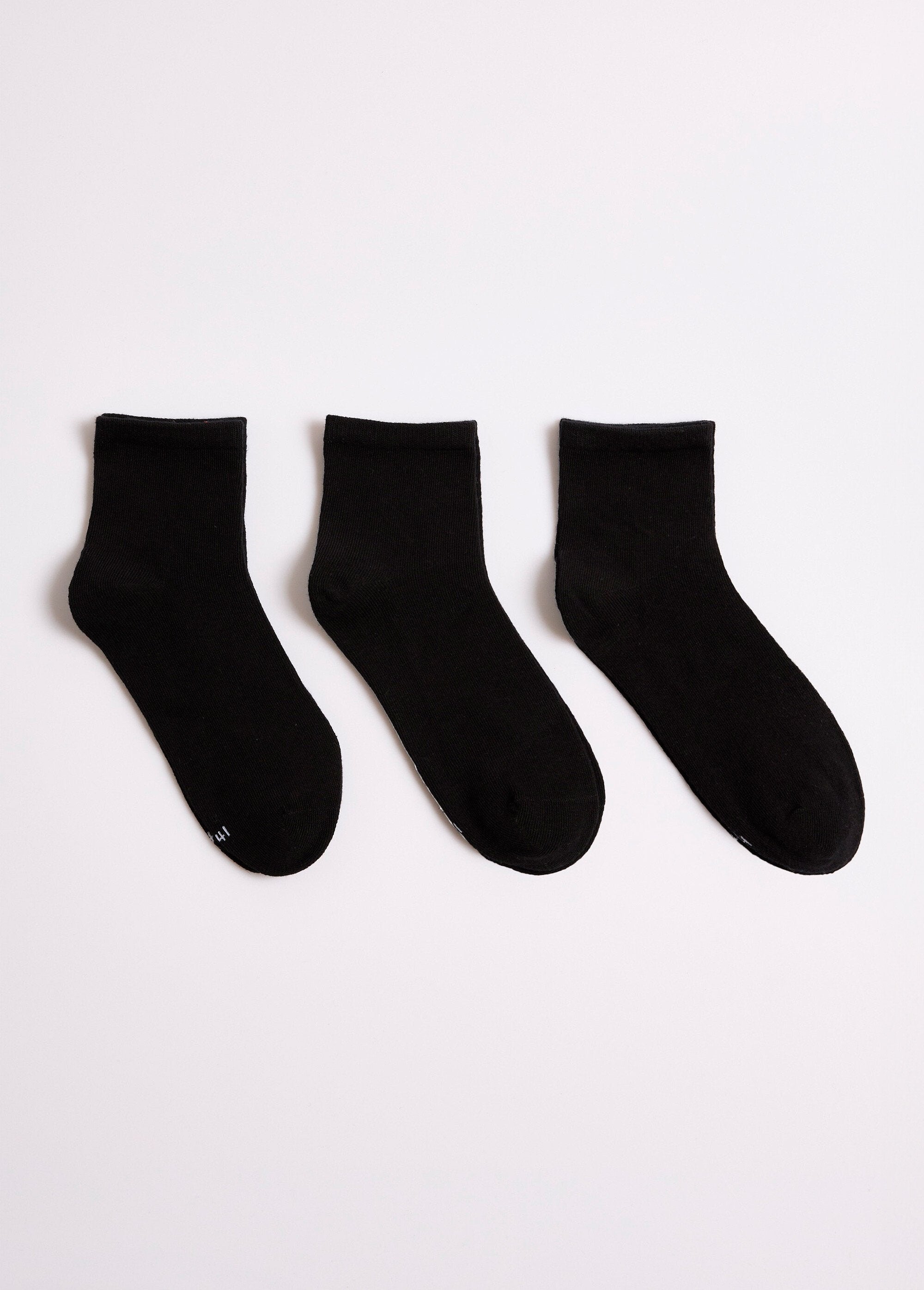 Low_socks_made_from_cotton_majority_Black_DE1_slim