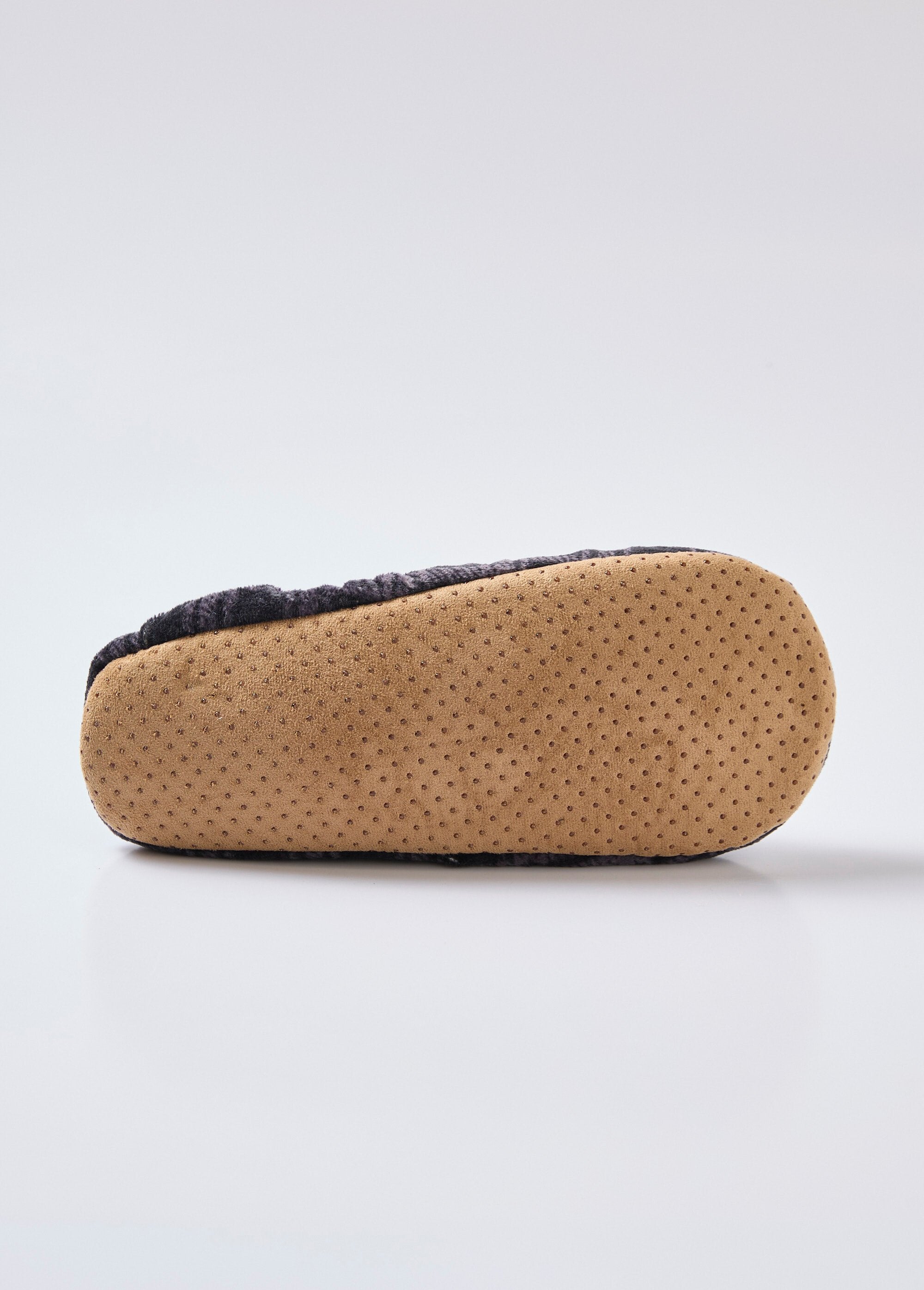 Warm_Sherpa-lined_slippers_Black_tiles_UN1_slim
