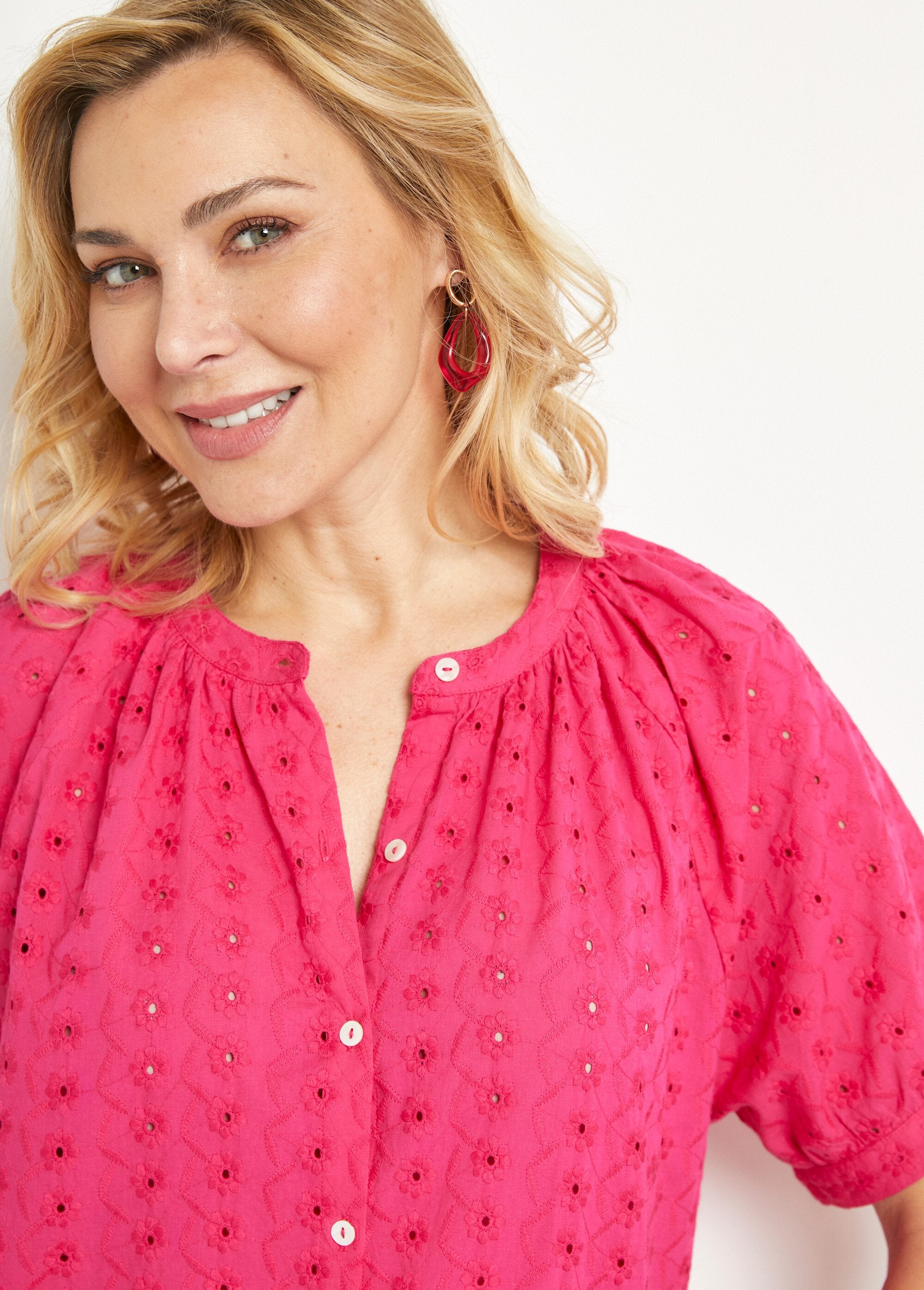 Loose-fitting_embroidered_cotton_blouse_without_collar_Fuchsia_DE1_slim