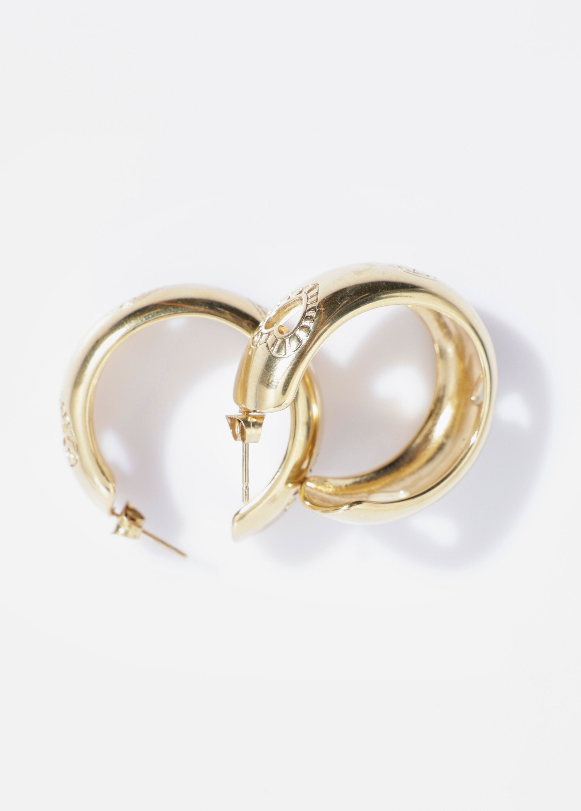 Stainless_steel_heart-patterned_hoop_earrings_Golden_DE2_slim