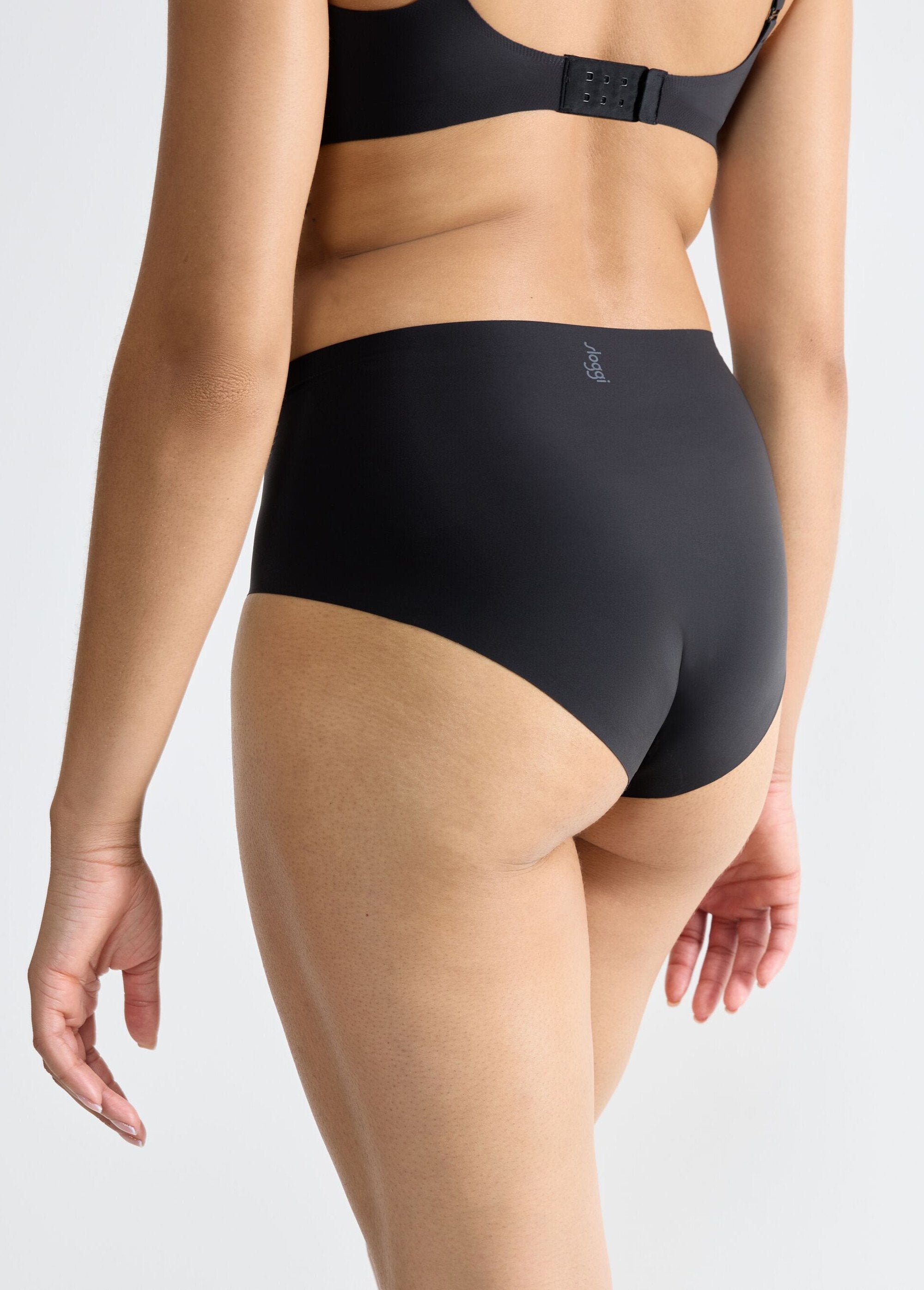 Invisible_high-waisted_panties_Black_DO1_slim