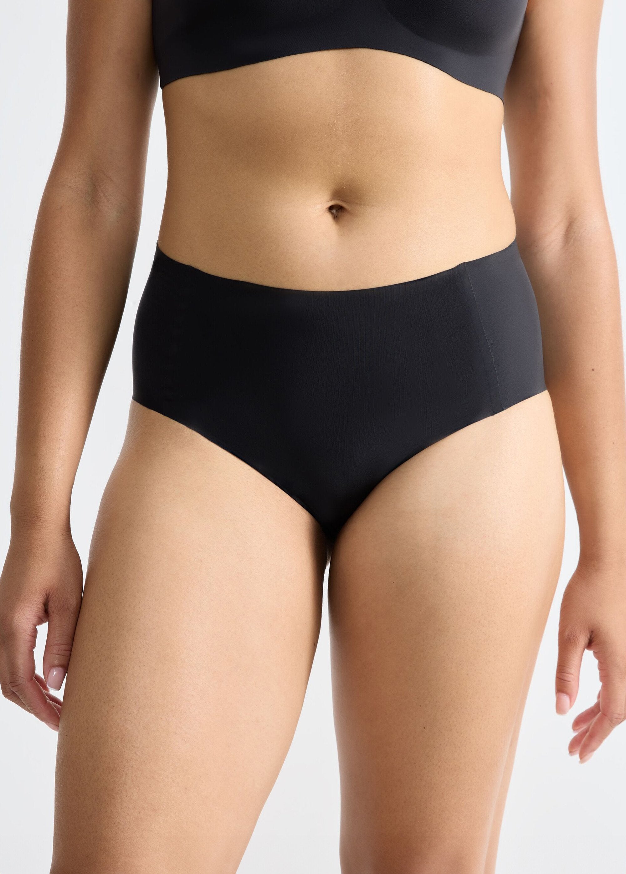 Invisible_high-waisted_panties_Black_FA1_slim