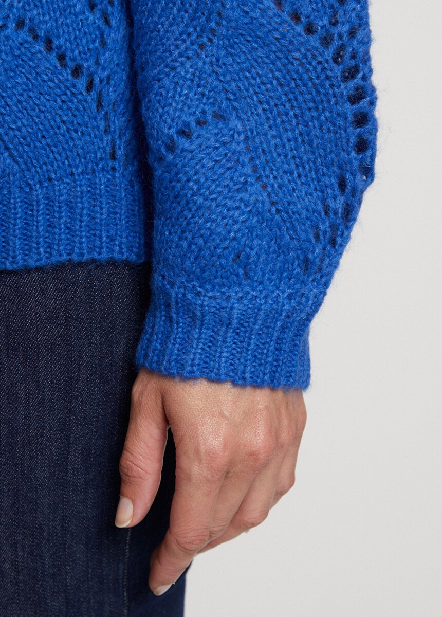 Openwork_knit_buttoned_V-neck_cardigan_Blue_DE3_slim