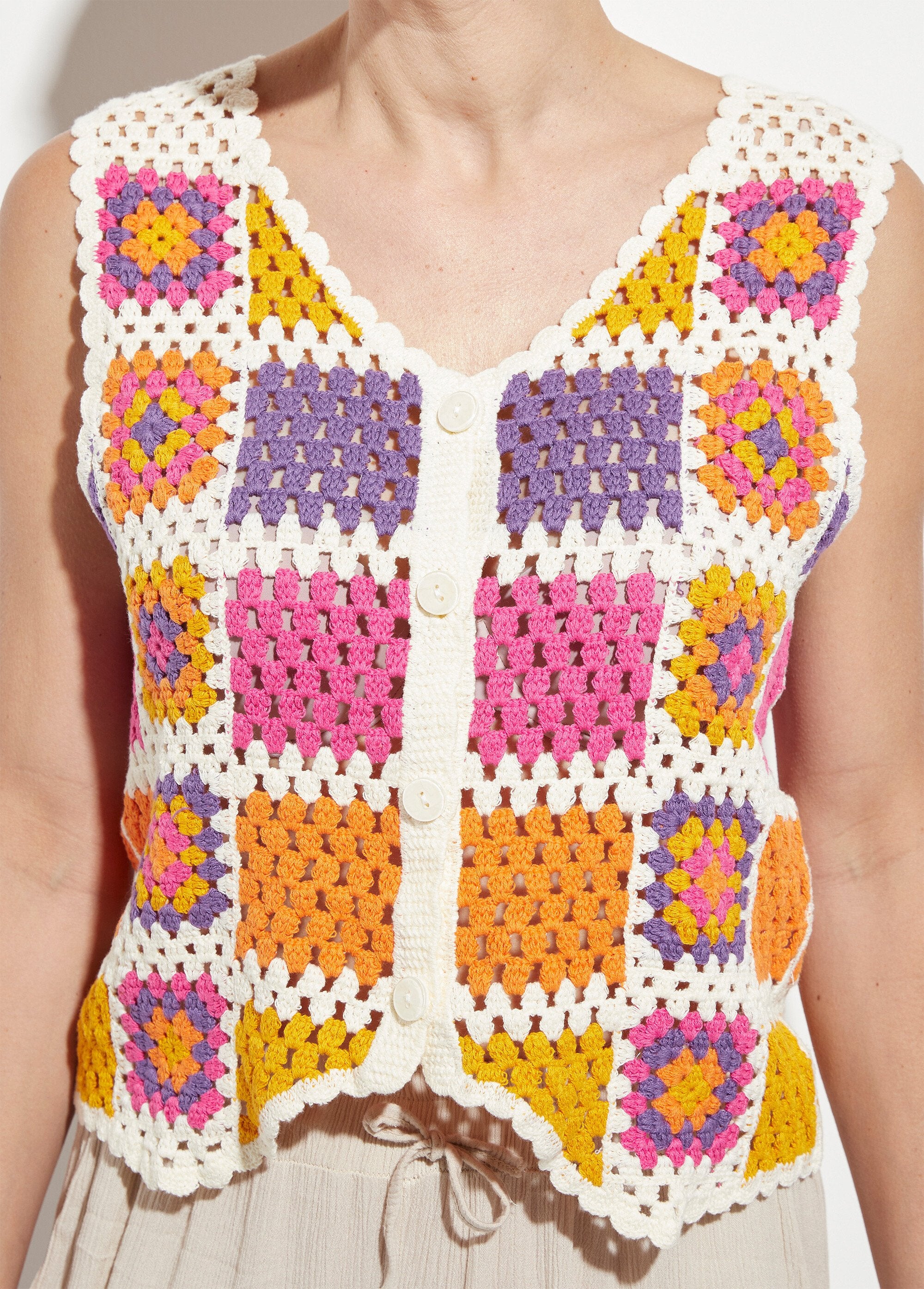 Sleeveless_crochet_V-neck_cardigan_Pink_and_purple_DE1_slim