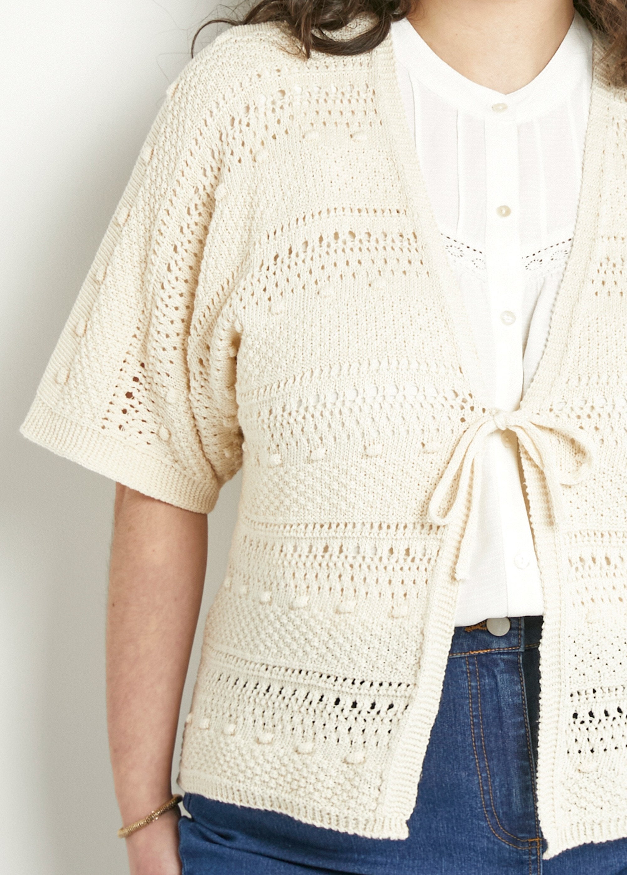 Short_openwork_V-neck_tie-up_vest_with_short_sleeves_String_DE1_curvy