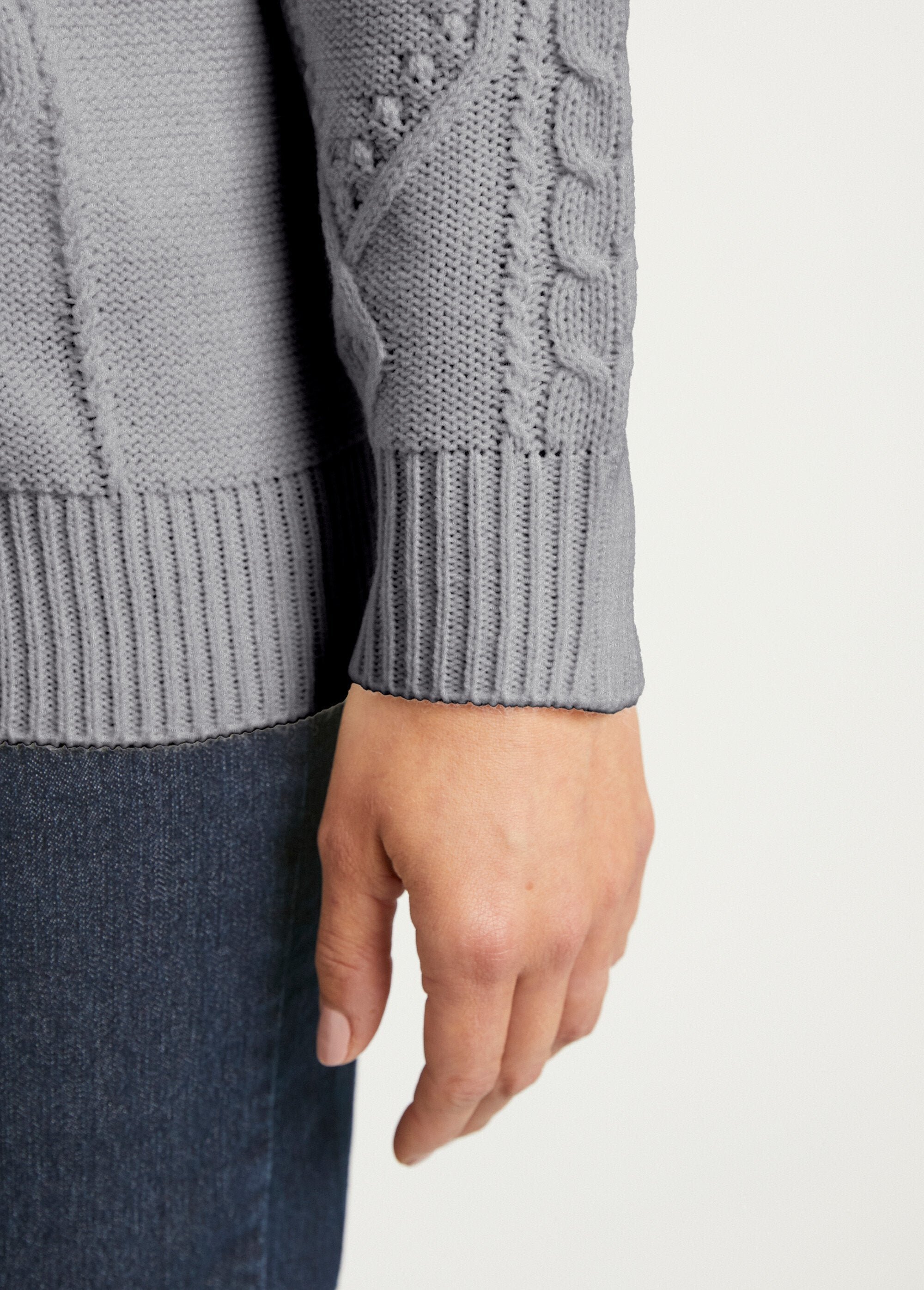 Warm_zipped_cardigan_with_cable_high_collar_Gray_DE2_slim