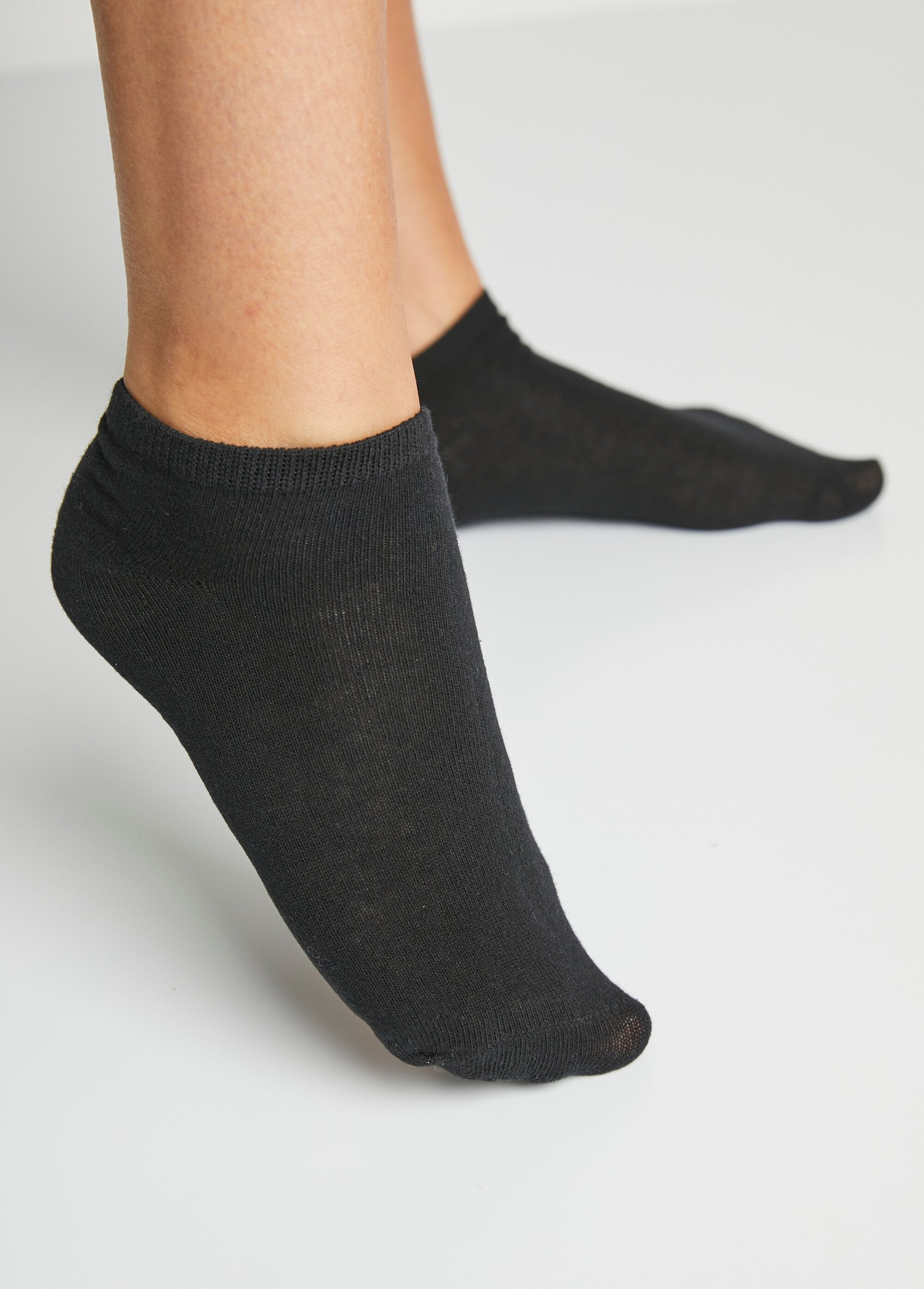 Discreet_ankle_socks_Black_lot3_DE1_slim
