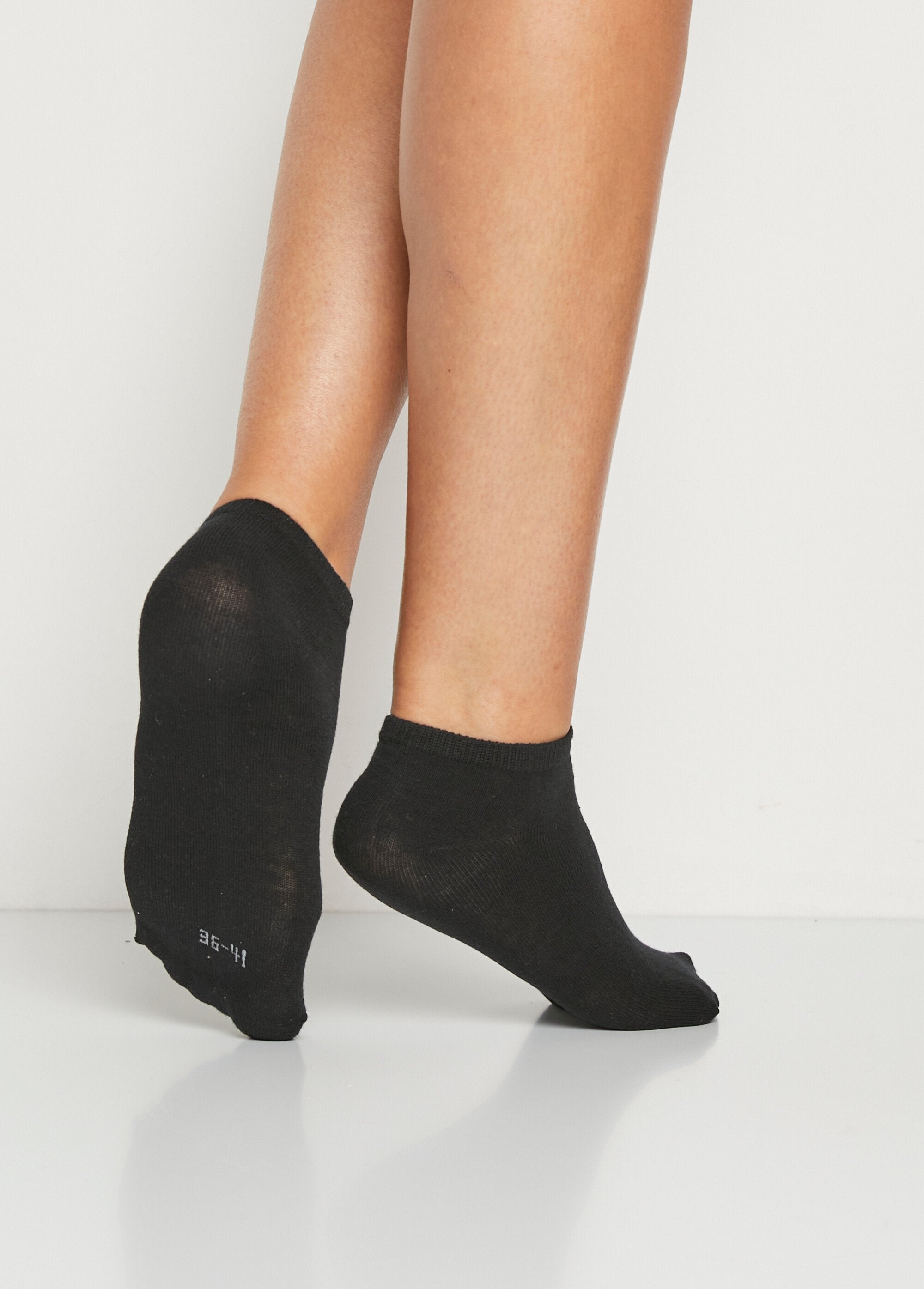 Discreet_ankle_socks_Black_lot3_DO1_slim