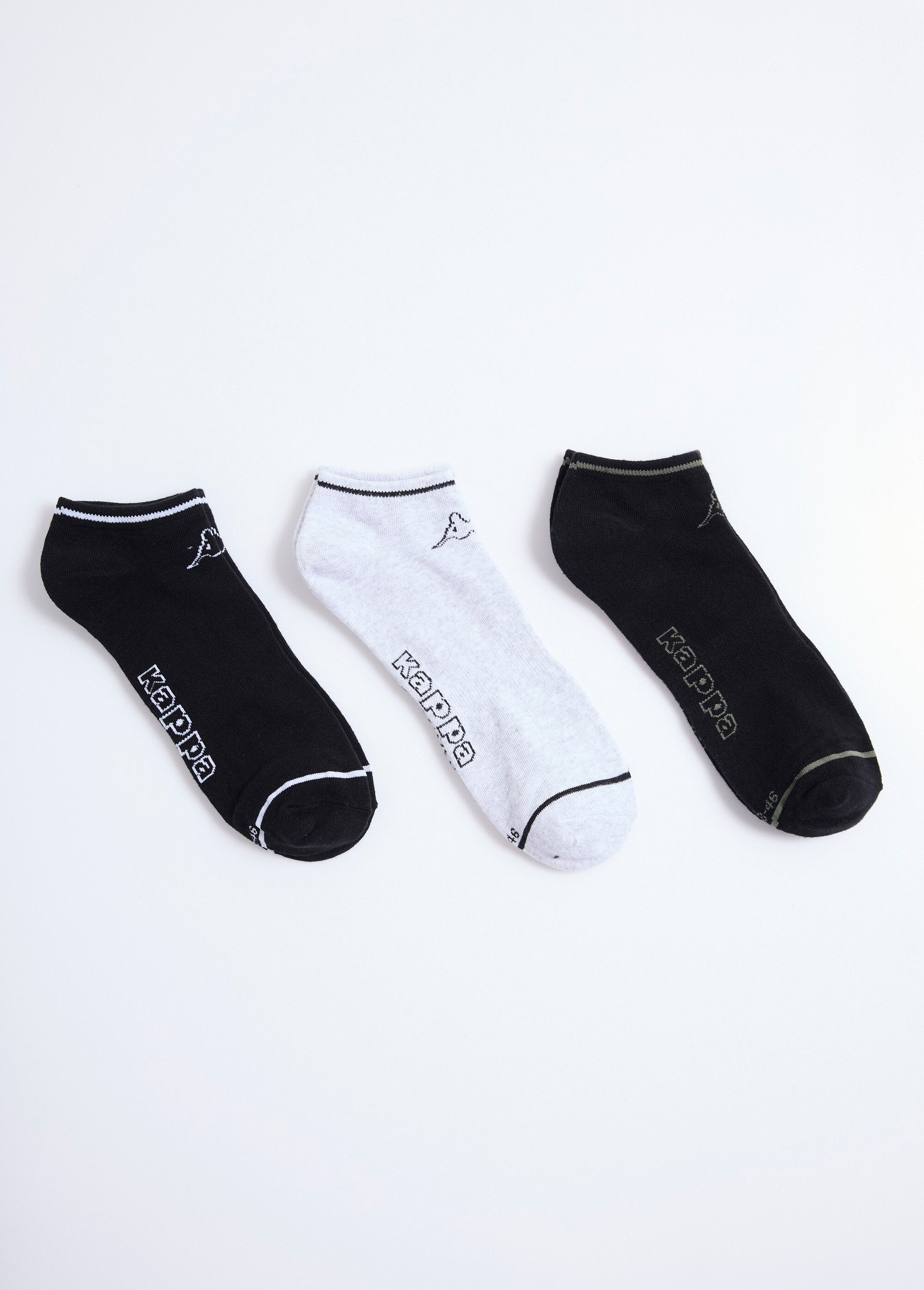 Pack_of_3_assorted_model_socks_Black_matching_DE1_slim