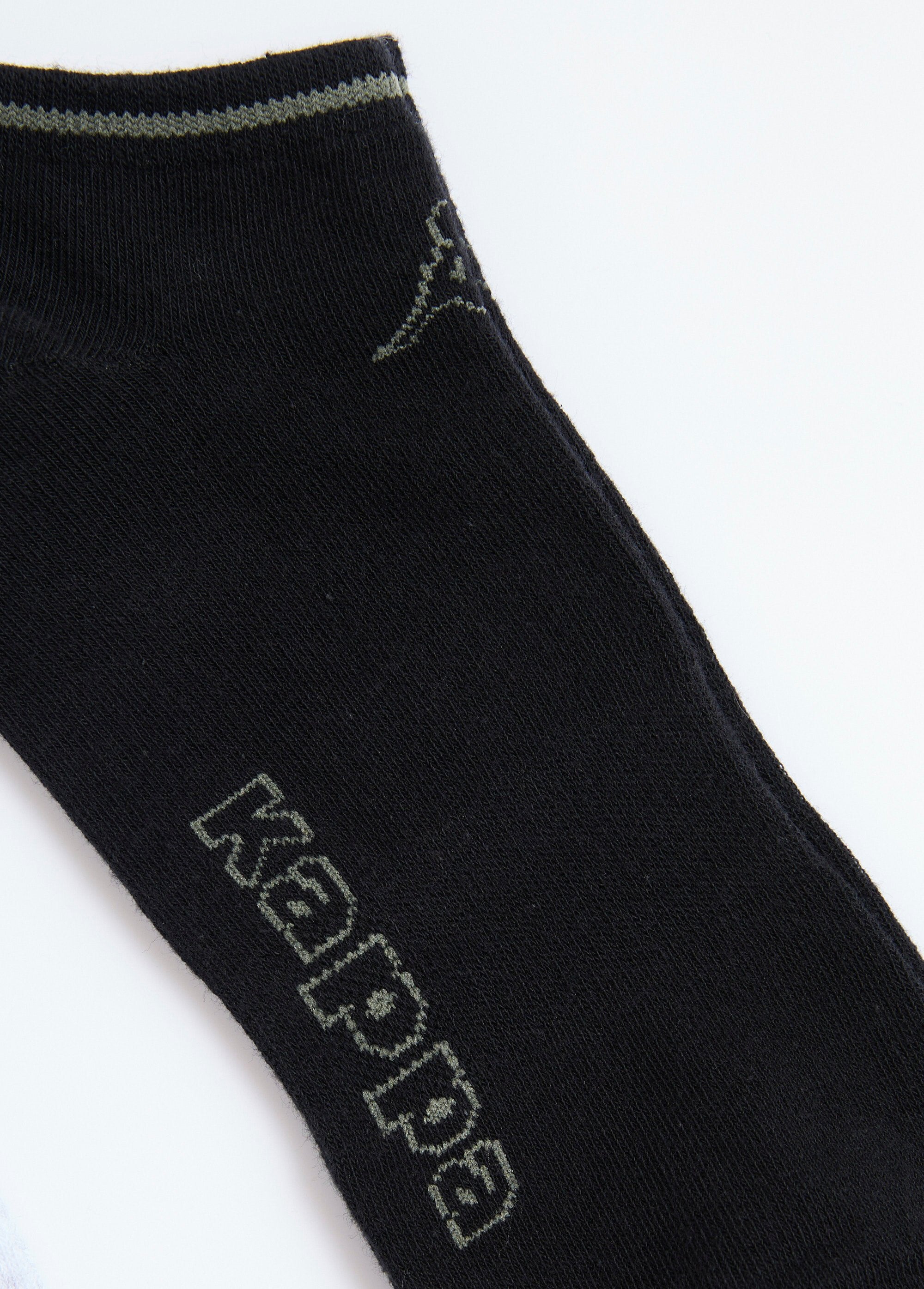 Pack_of_3_assorted_model_socks_Black_matching_DE4_slim