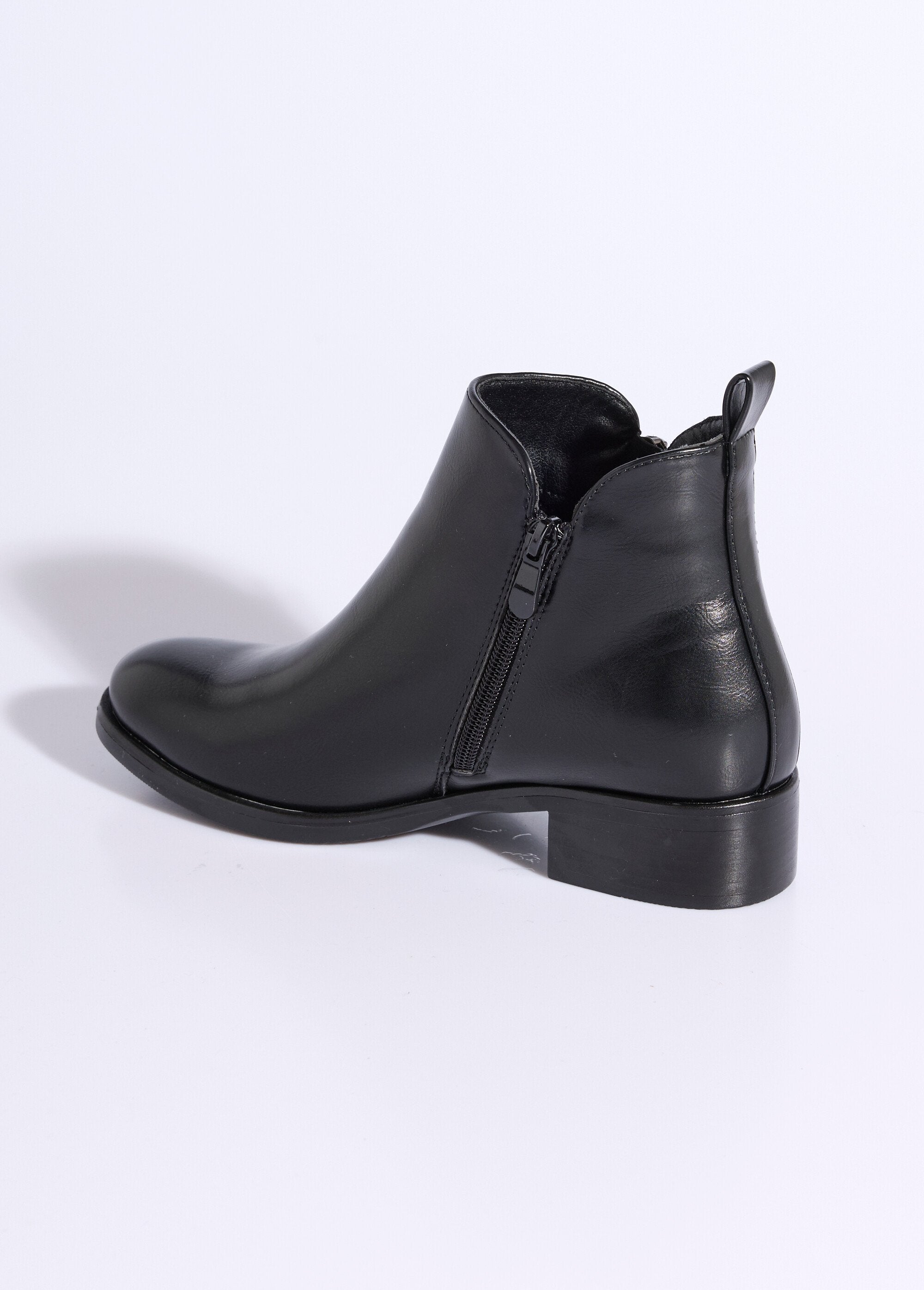 Low_boots_with_wide_heel_and_decorative_zip_Black_DO1_slim