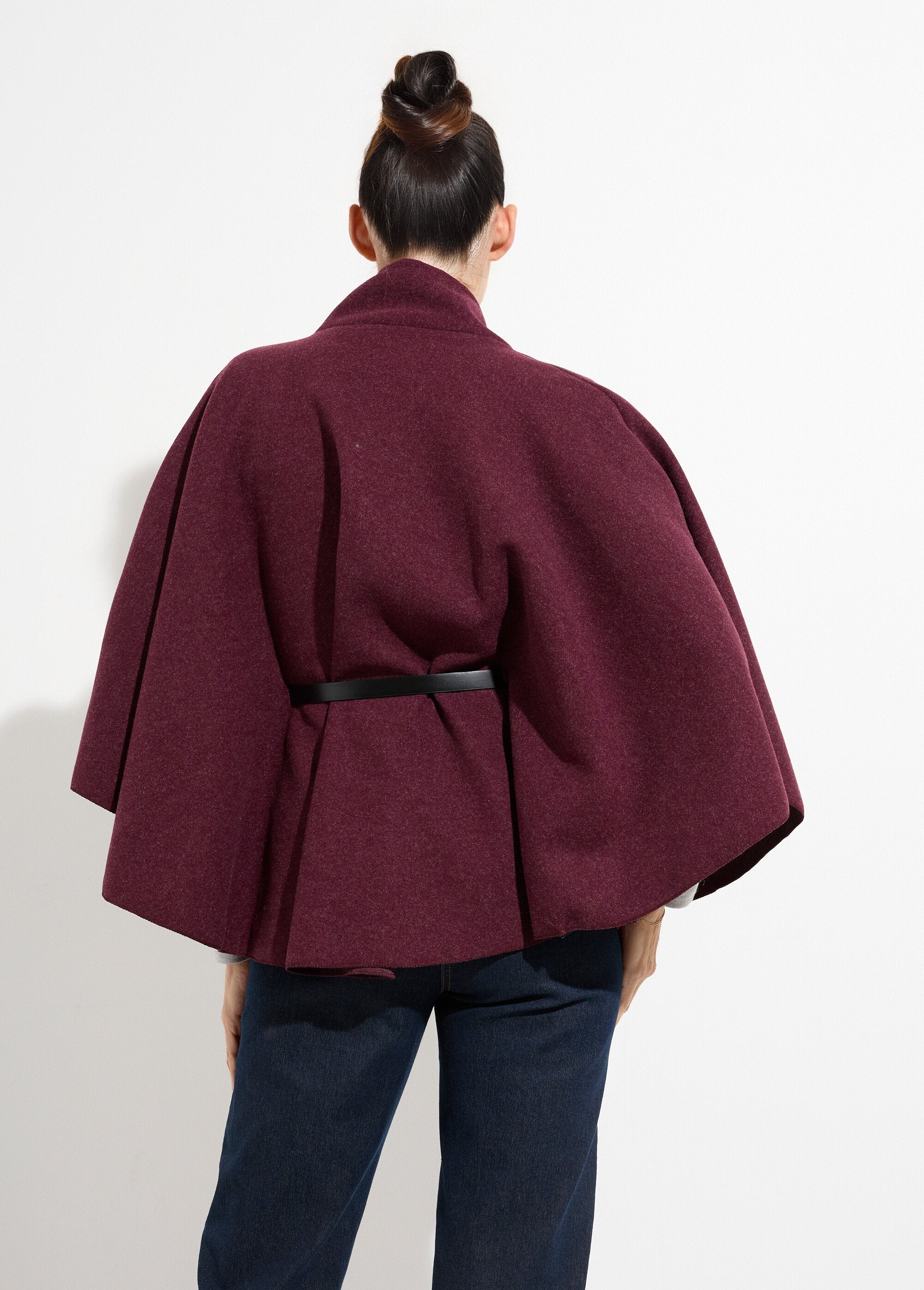 Belted_cape_coat_with_high_collar_Bordeaux_DO1_slim