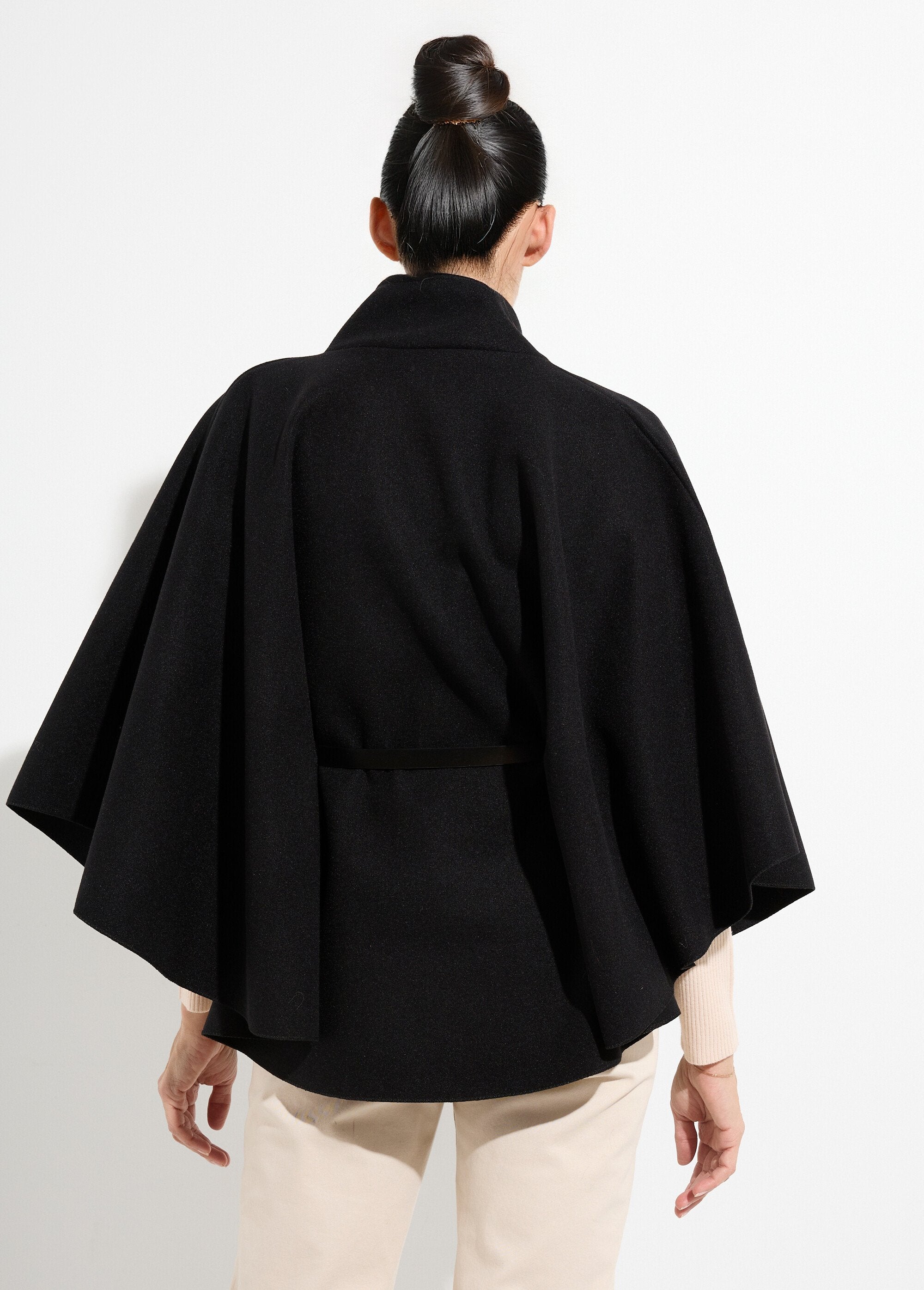 Belted_cape_coat_with_high_collar_Black_DO1_slim