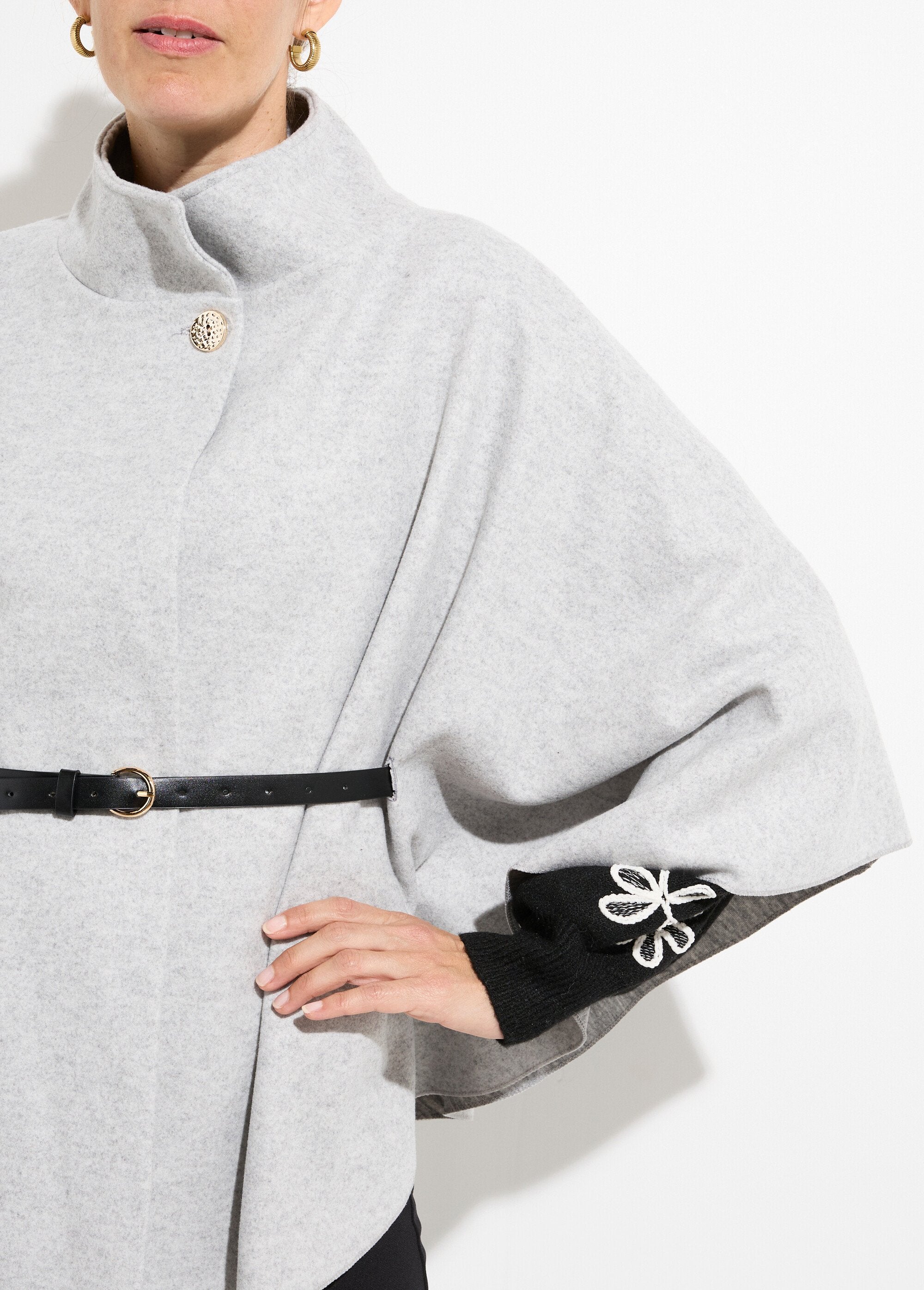 Belted_cape_coat_with_high_collar_Light_gray_DE1_slim