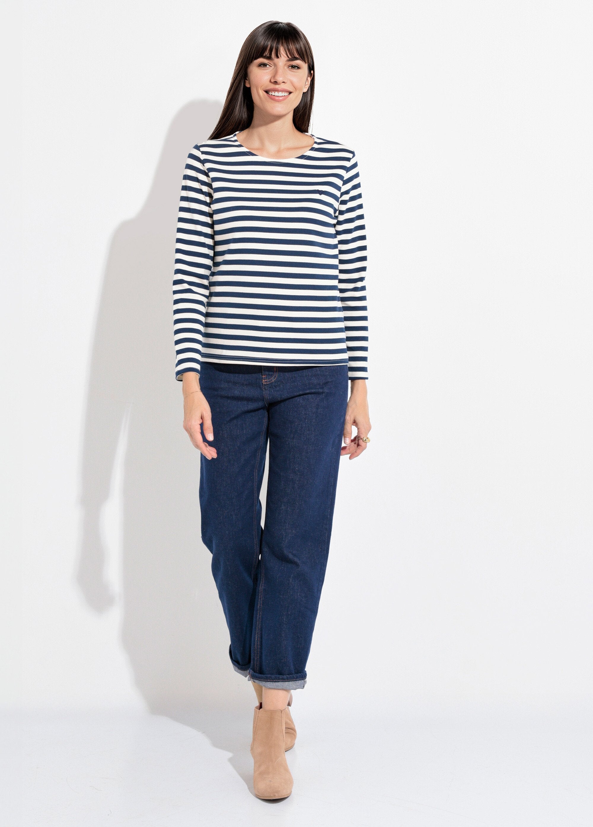 Sailor's_shirt_with_open_round_neck_and_heart_embroidery_Marine_SF1_slim