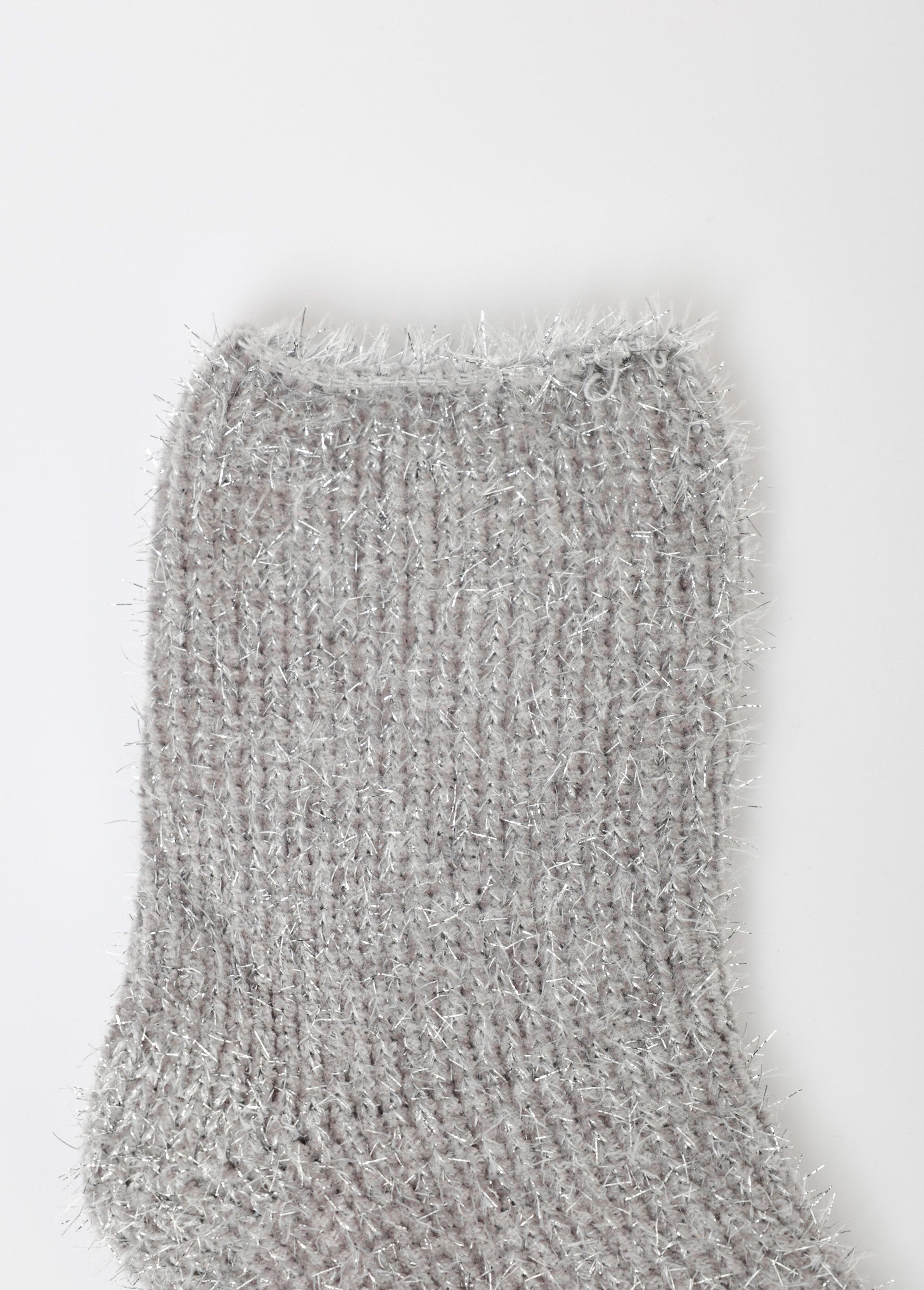 Pair_of_chenille_knit_socks_Light_gray_DE2_slim