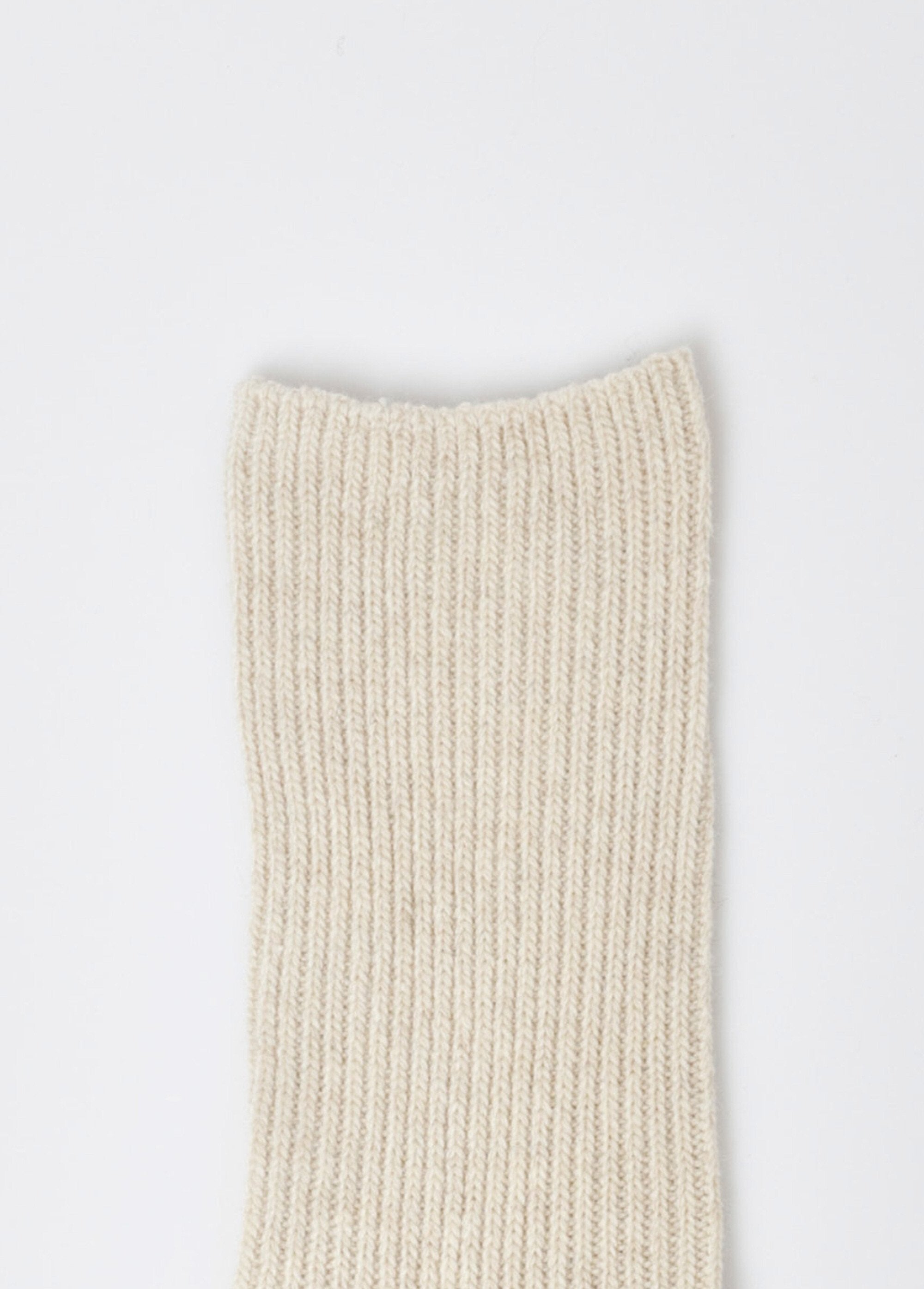 Socks_with_wool_and_fine_ribbing_Beige_DE2_slim