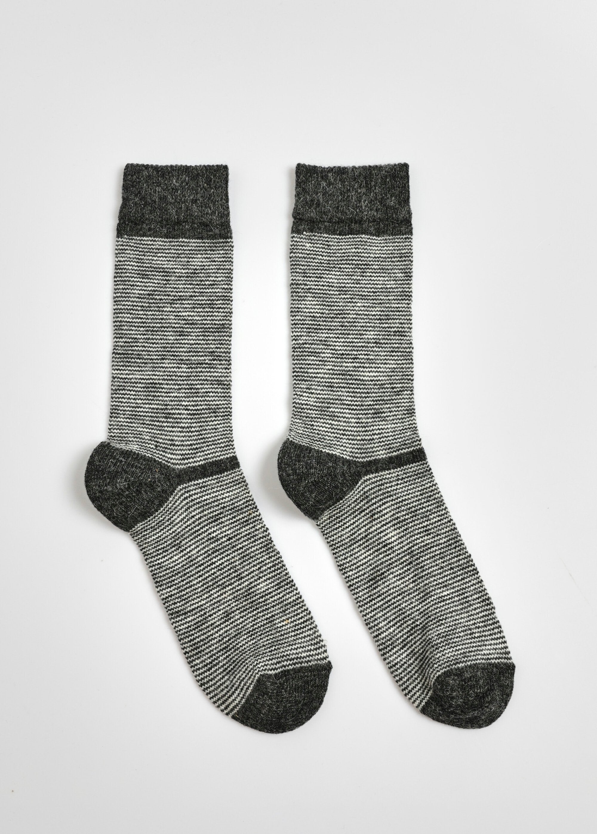 Pair_of_warm_striped_socks_with_wool_Gray_FA1_slim