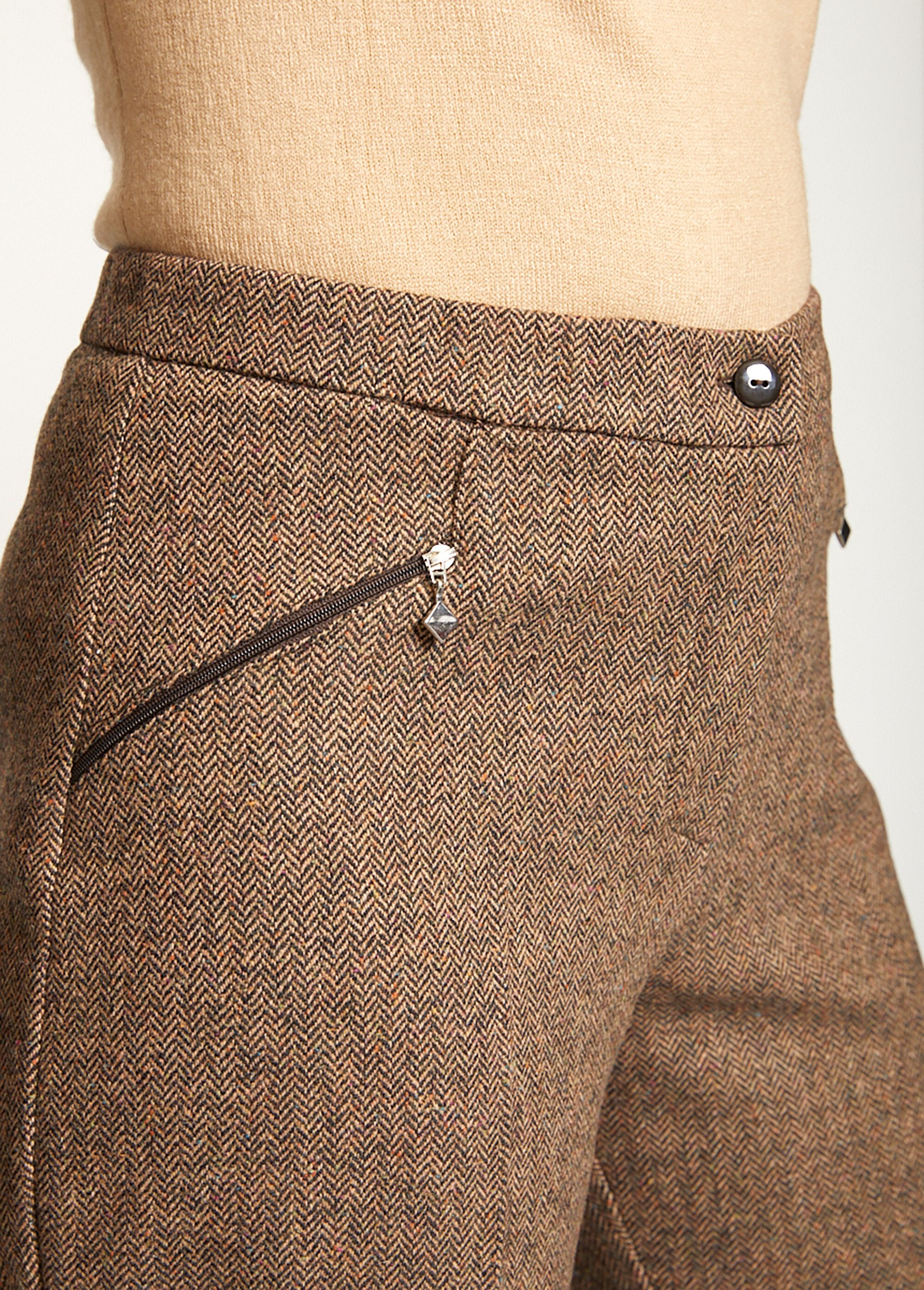 Straight-leg_trousers_with_wool,_70cm_inseam_Brown_chevrons_DE1_slim
