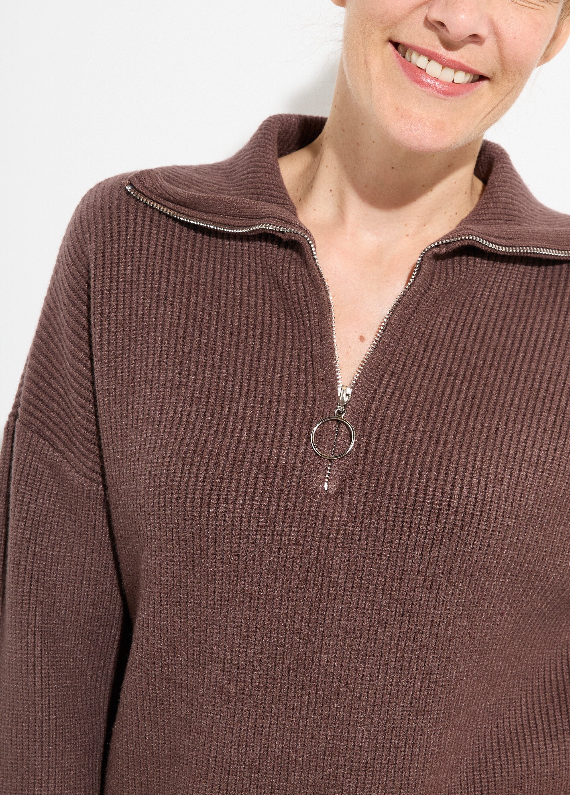 Ribbed_knit_comfort_trucker_sweater_Chocolate_DE1_slim