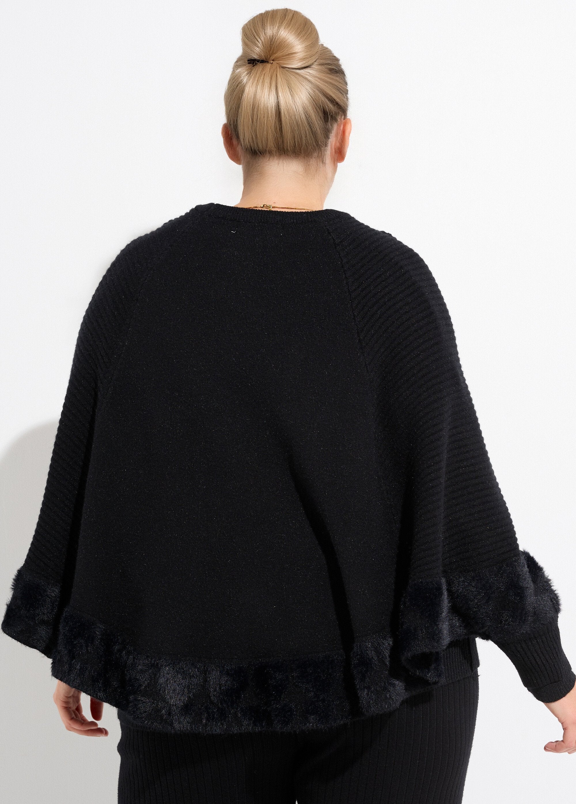 Heart-knit_cape_poncho_with_round_neck_Black_DO1_curvy