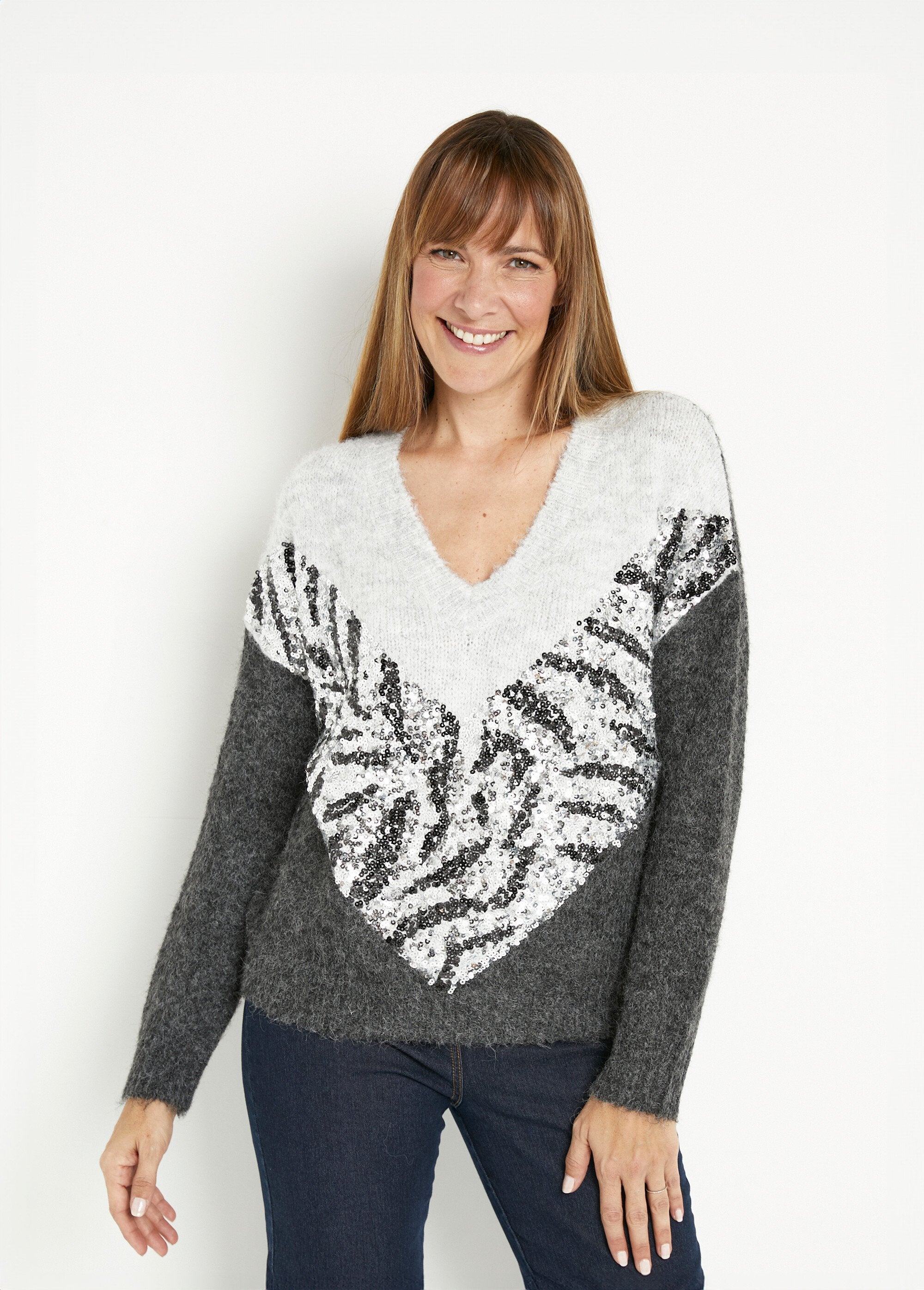 Warm_two-tone_V-neck_sweater_with_sequins_Gray_FA1_slim