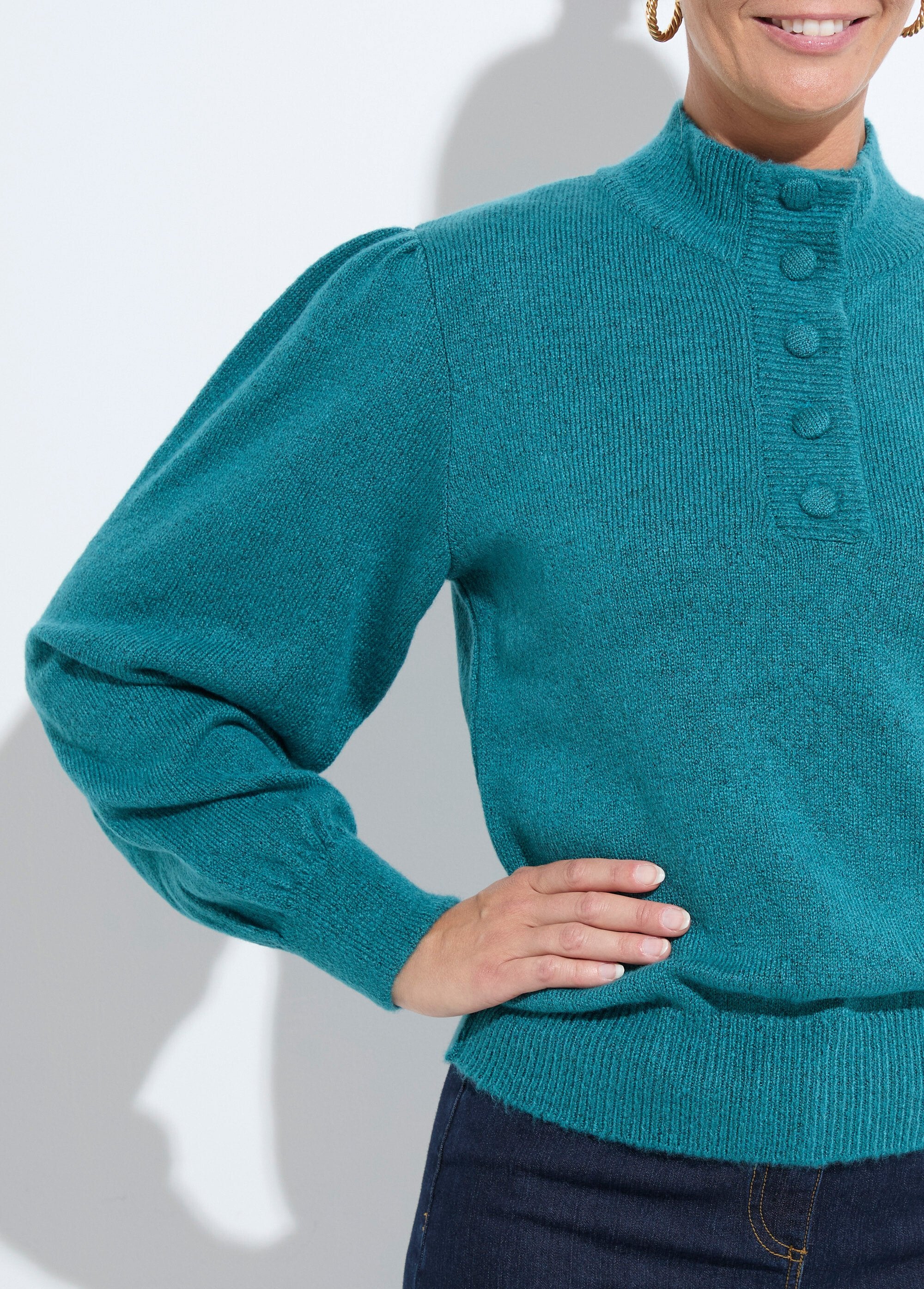 Warm_buttoned_high_neck_sweater_Green_DE1_slim
