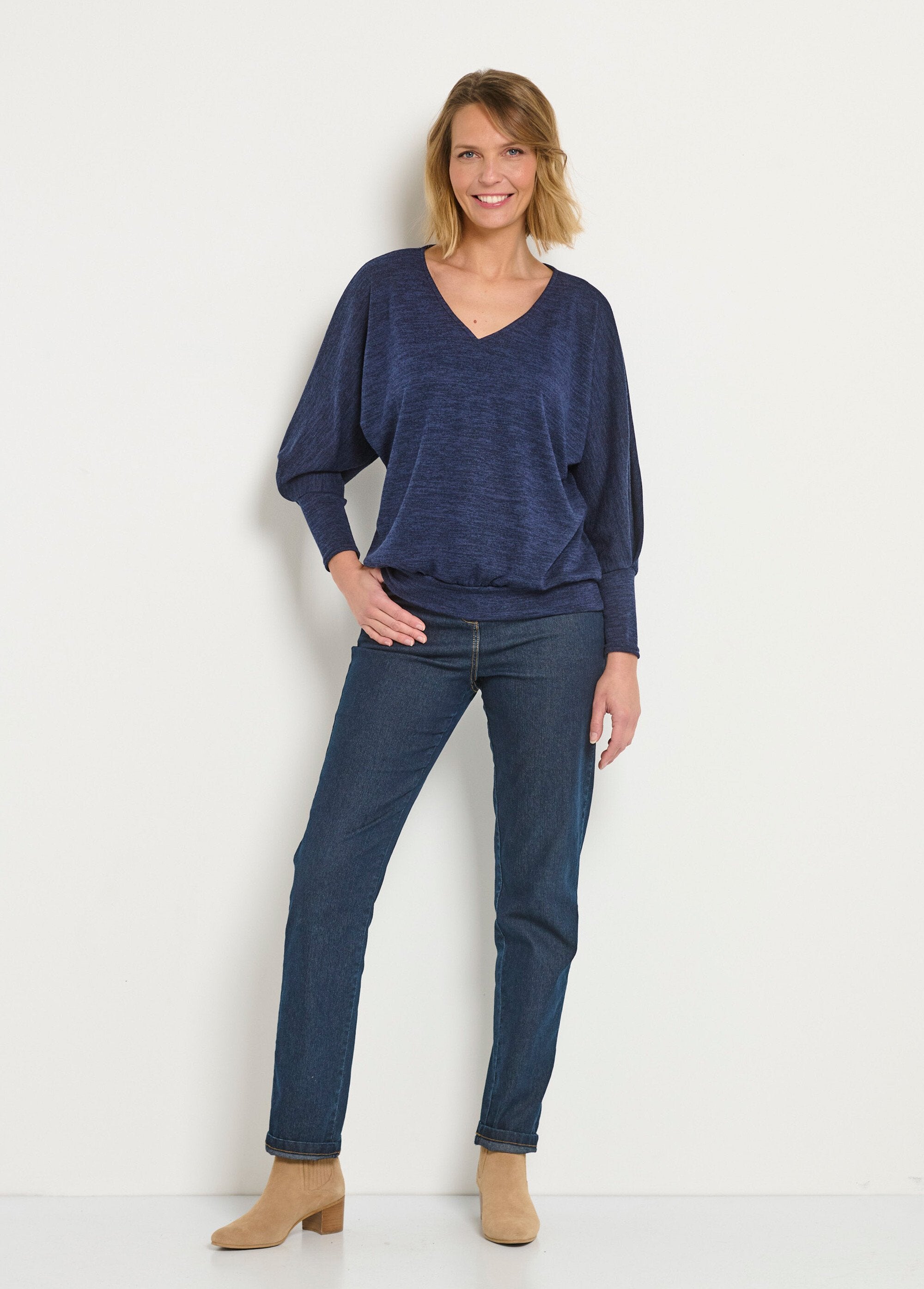 V-neck_sweater_with_tight_sleeves_and_hem_Blue_SF1_slim