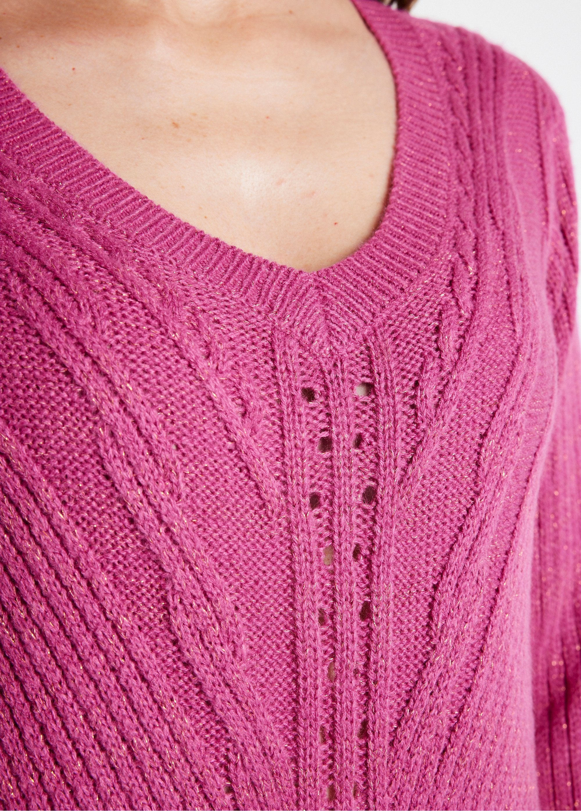 Plain_fancy_knit_V-neck_sweater_Blackcurrant_DE1_slim