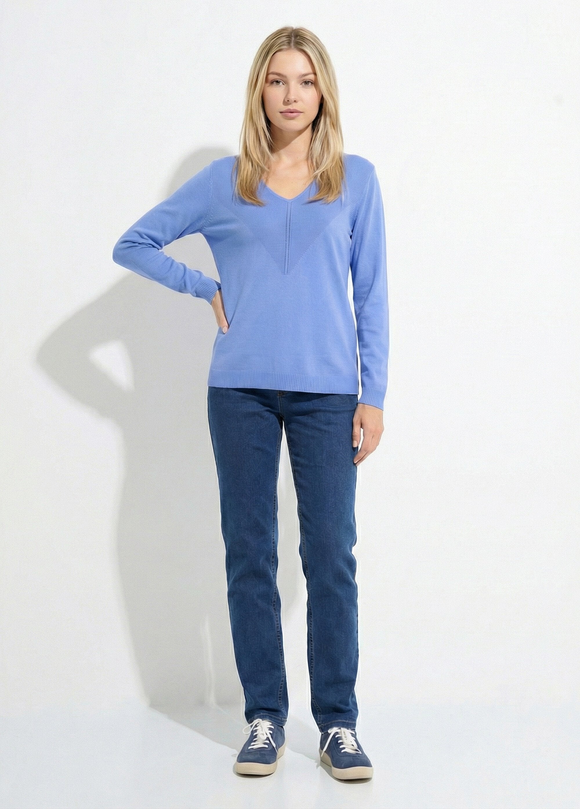 Thin_long-sleeved_V-neck_sweater_Blue_SF1_slim