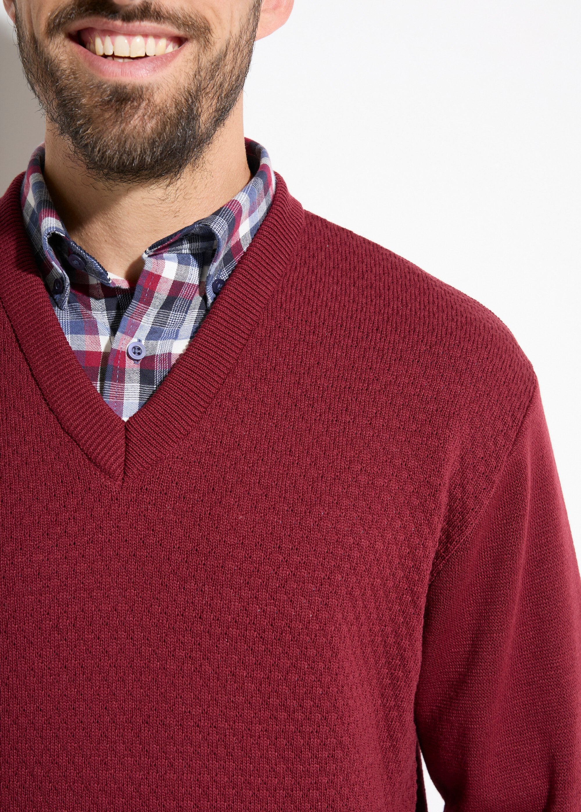 V-neck_sweater_with_fancy_knit_and_wool_Bordeaux_DE1_slim