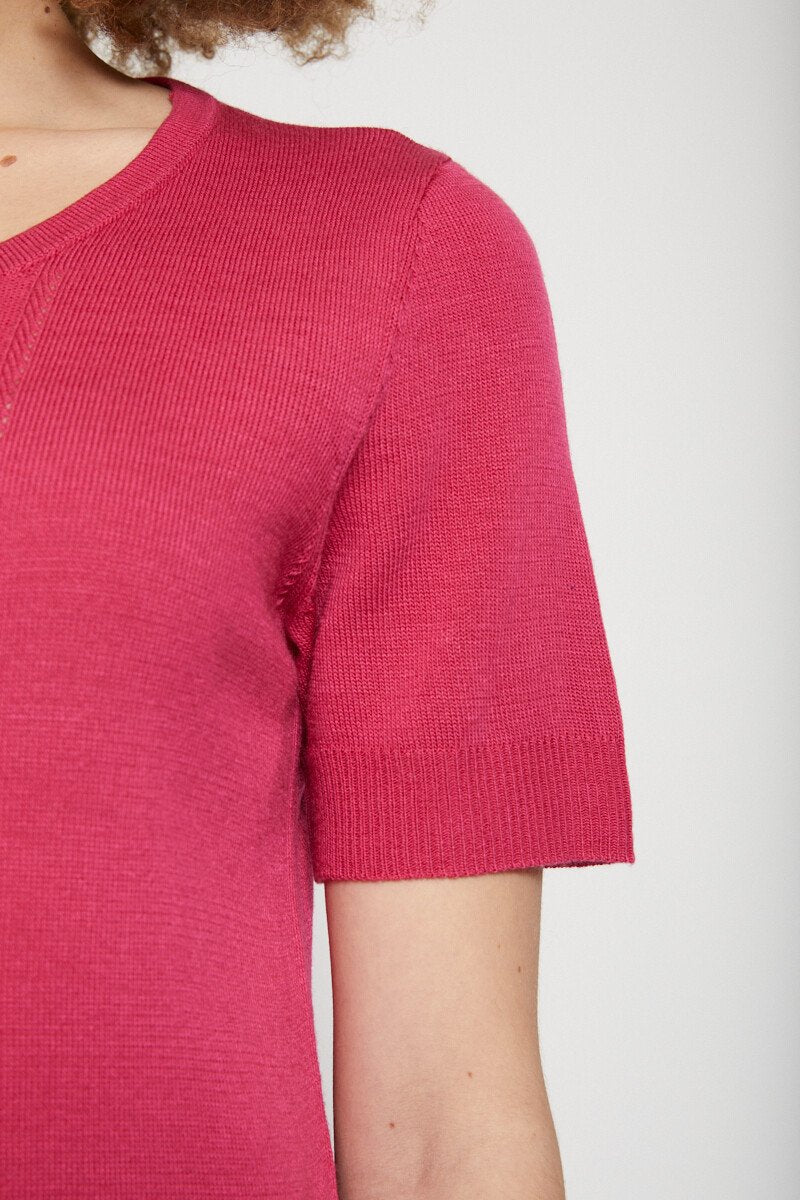 Embroidered_short-sleeved_sweater_Blackcurrant_DE3_slim