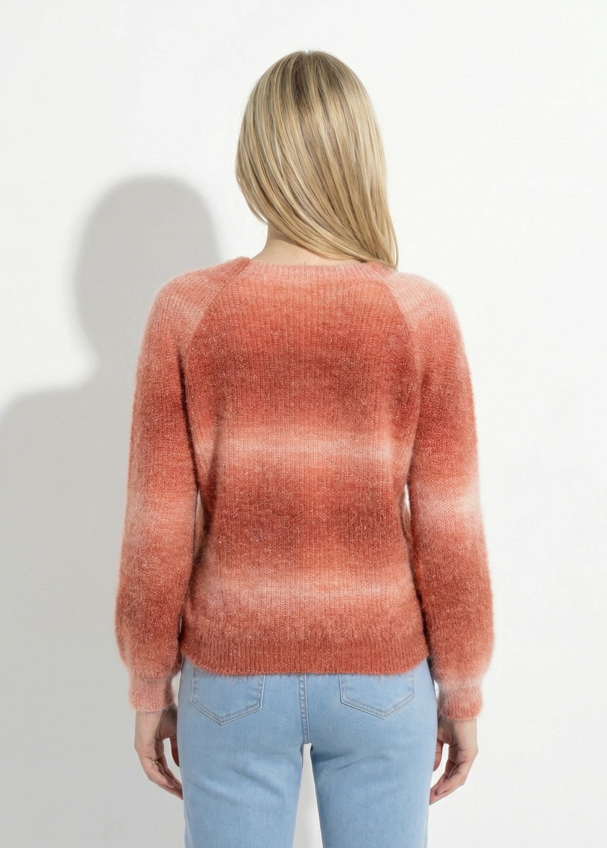Raglan_sweater_with_a_fuzzy_knit_and_tie-dye_effect_Hazelnut_DO1_slim