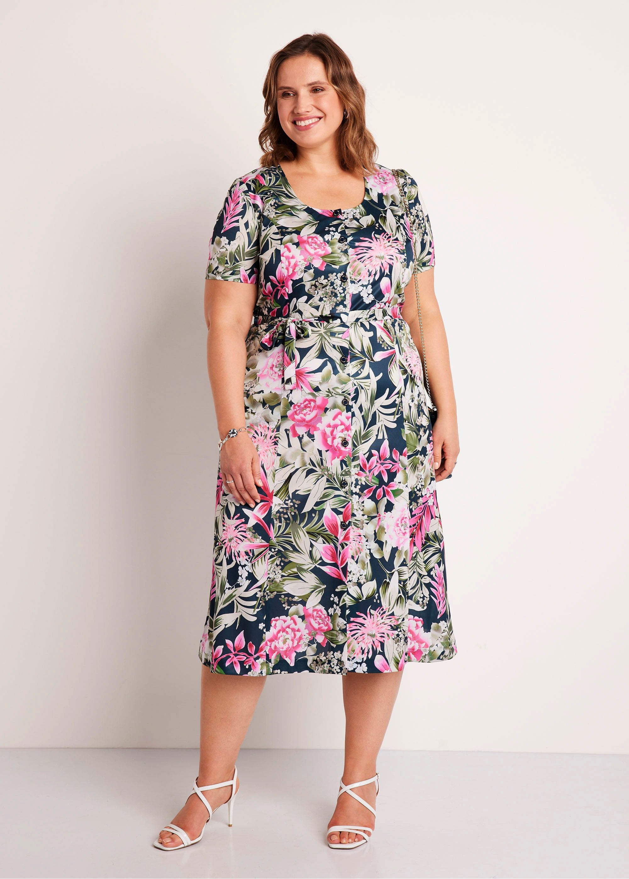 Printed_mid-length_buttoned_dress_Navy_and_fuchsia_FA1_curvy