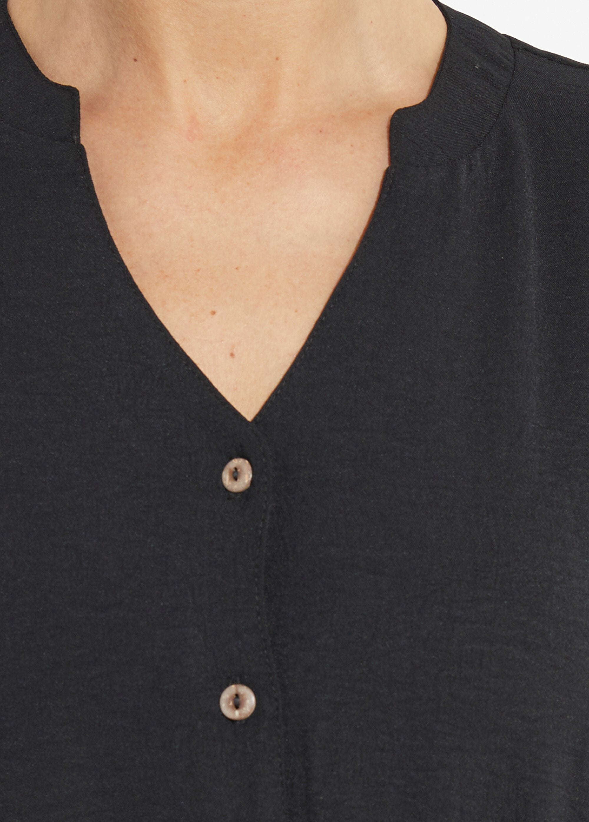 Robe_chemisier_en_crêpe,_style_ethnique_Noir_DE1_slim