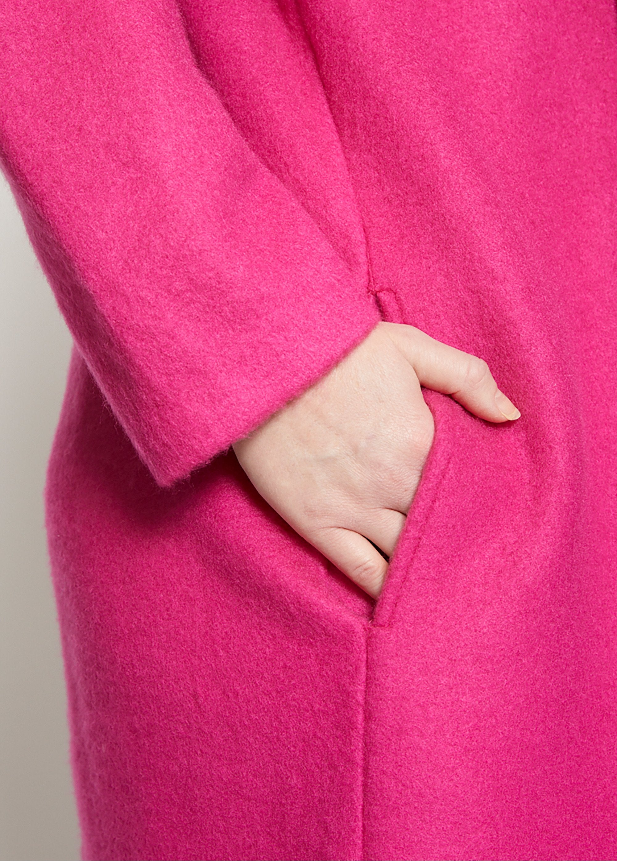 Zipped_and_embroidered_dressing_gown_Fuchsia_DE2_curvy