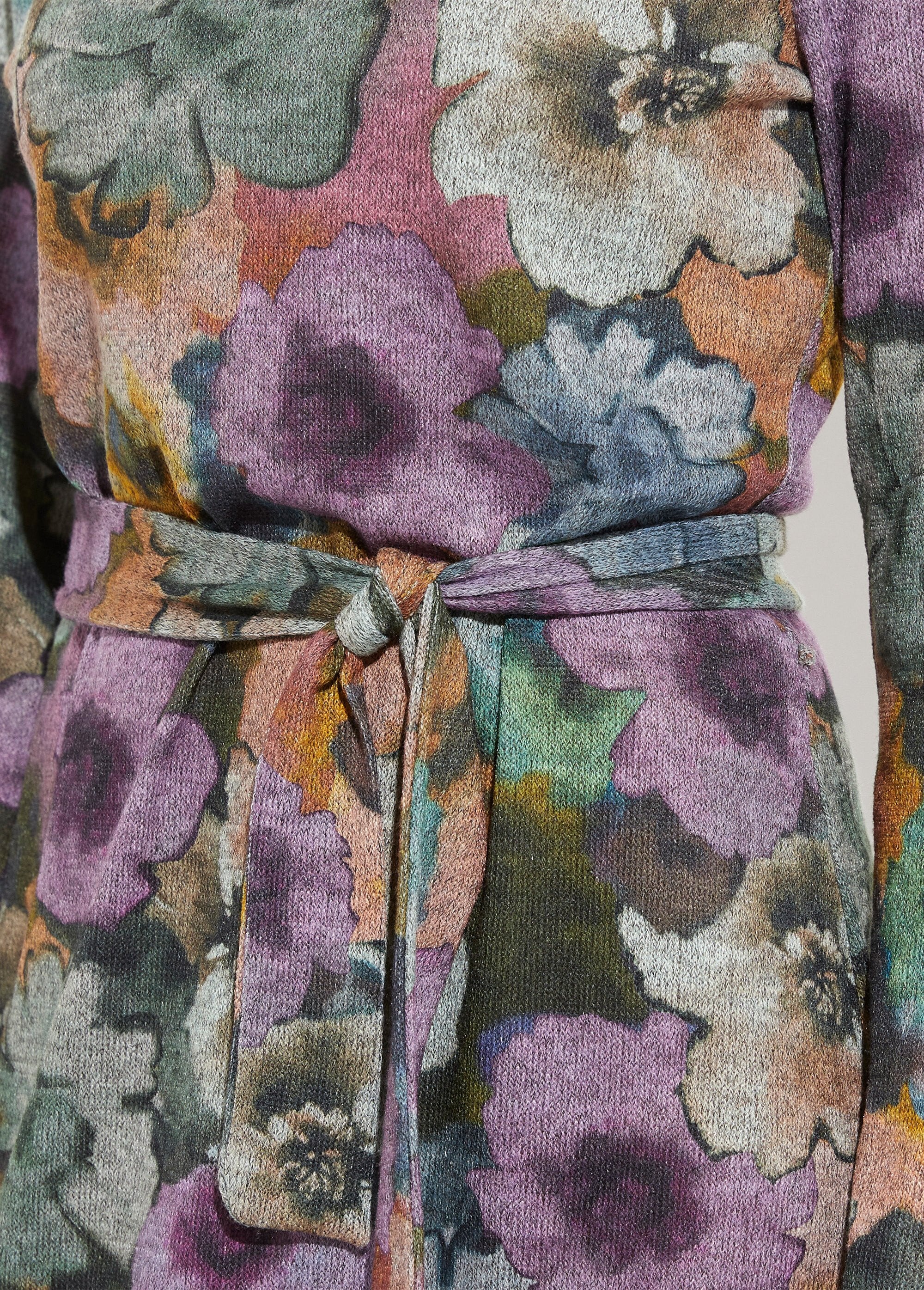 Belted_straight_printed_dress_with_high_neck_warm_knit_Gray_and_parma_DE2_slim