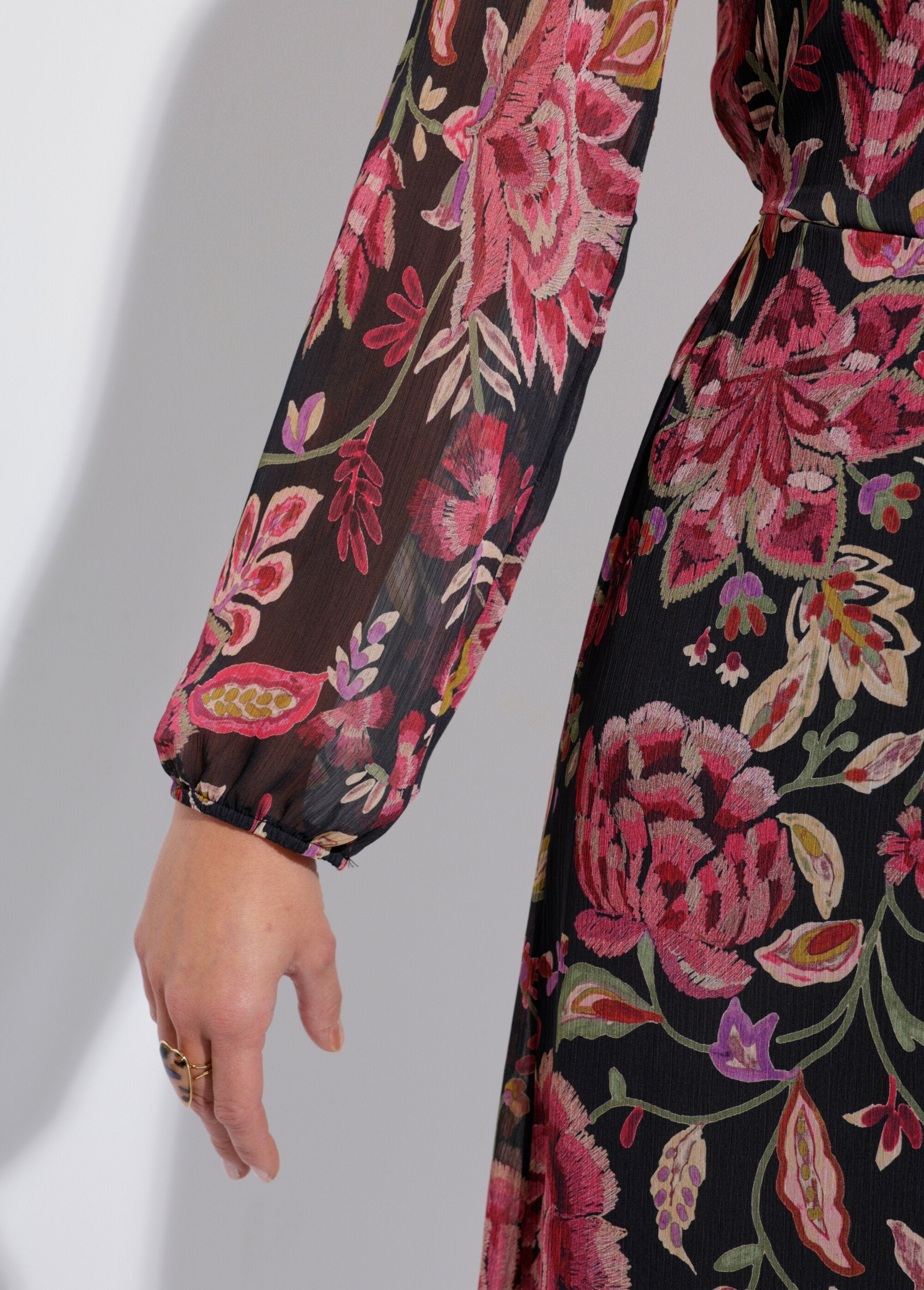 Long_wrap_dress_with_ruffles_and_floral_voile_Black_and_plum_DE2_slim