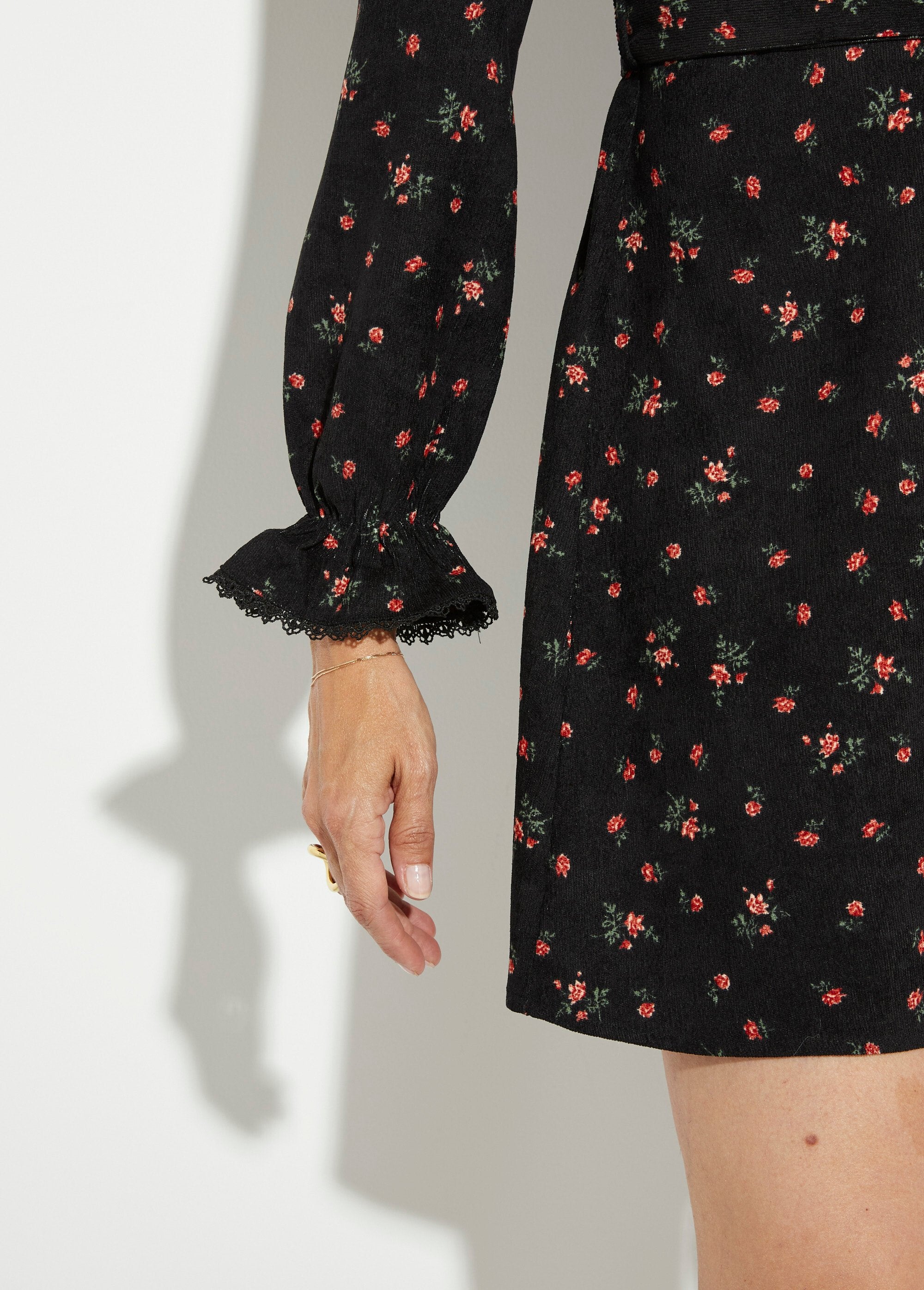 Velvet_dress_with_rose_print_Black_print__DE2_slim