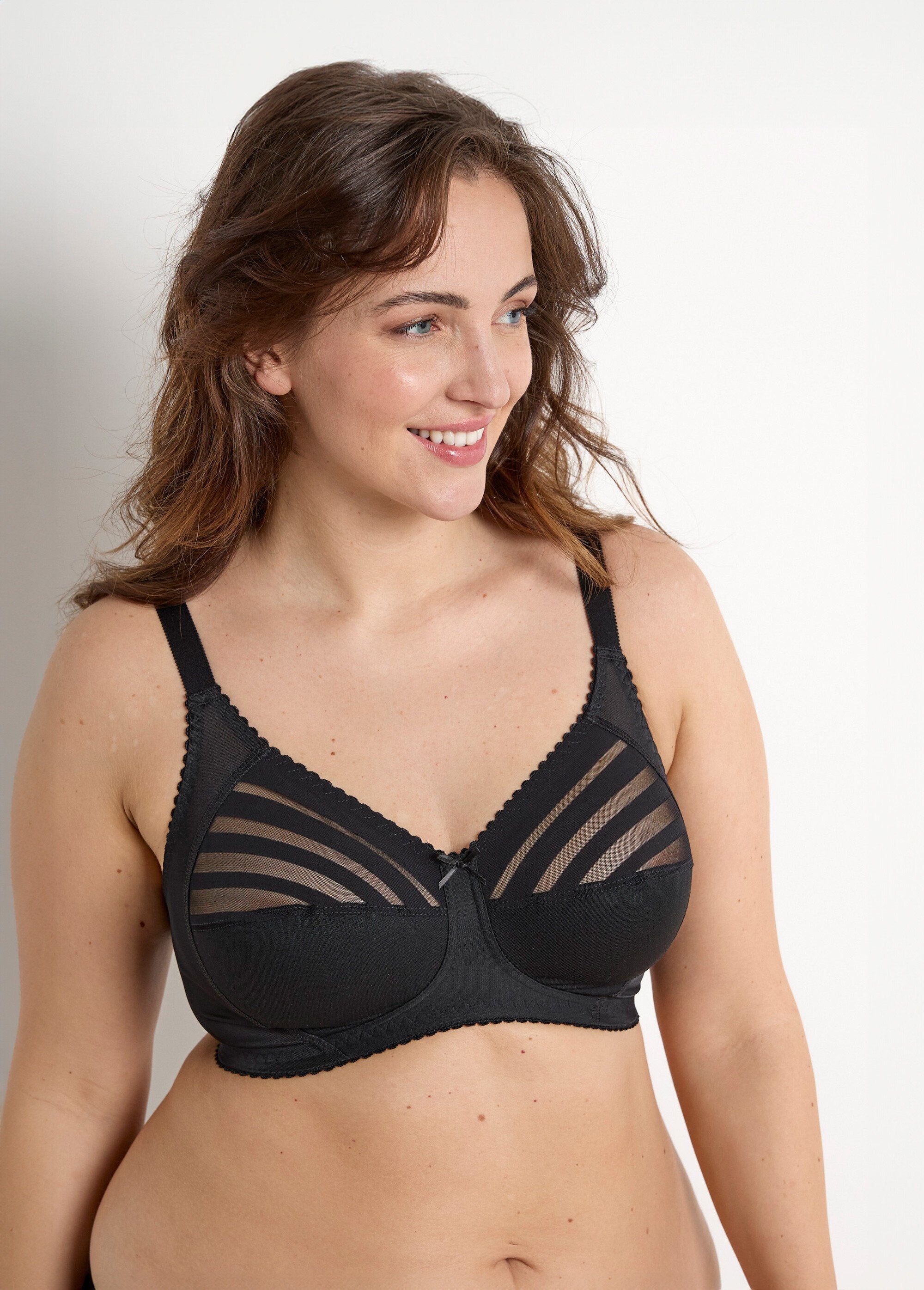 Non-wired_bra_with_striped_tulle_effect_Black_FA1_curvy
